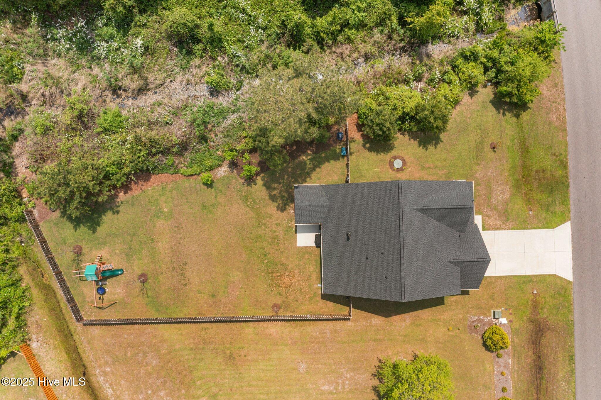main property photo 40