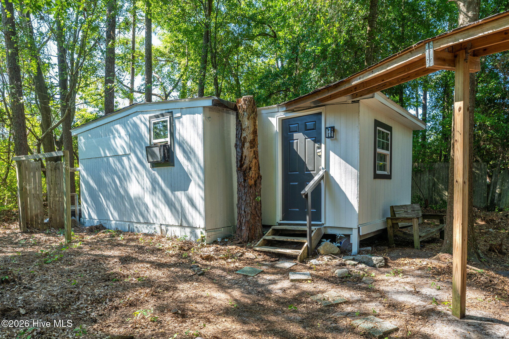 main property photo 28
