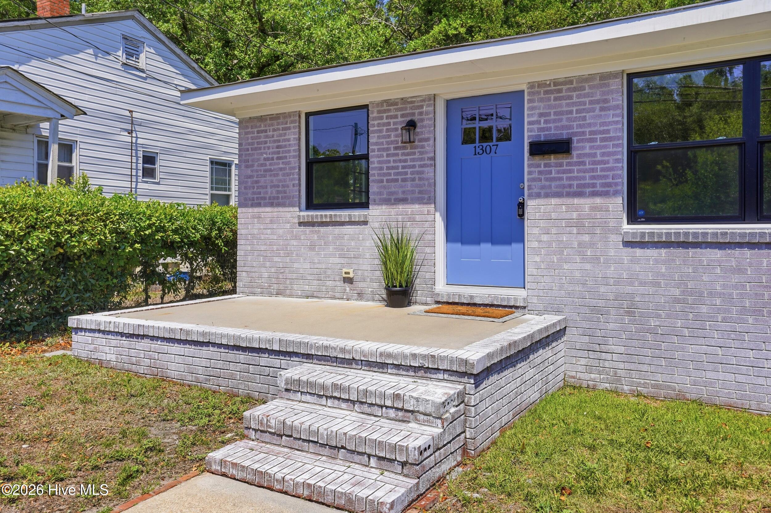 main property photo 23