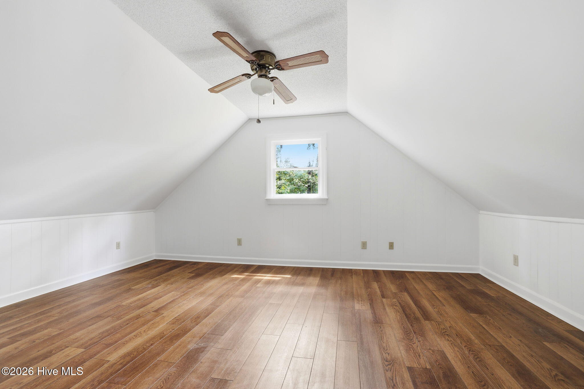 property viewer photo 24