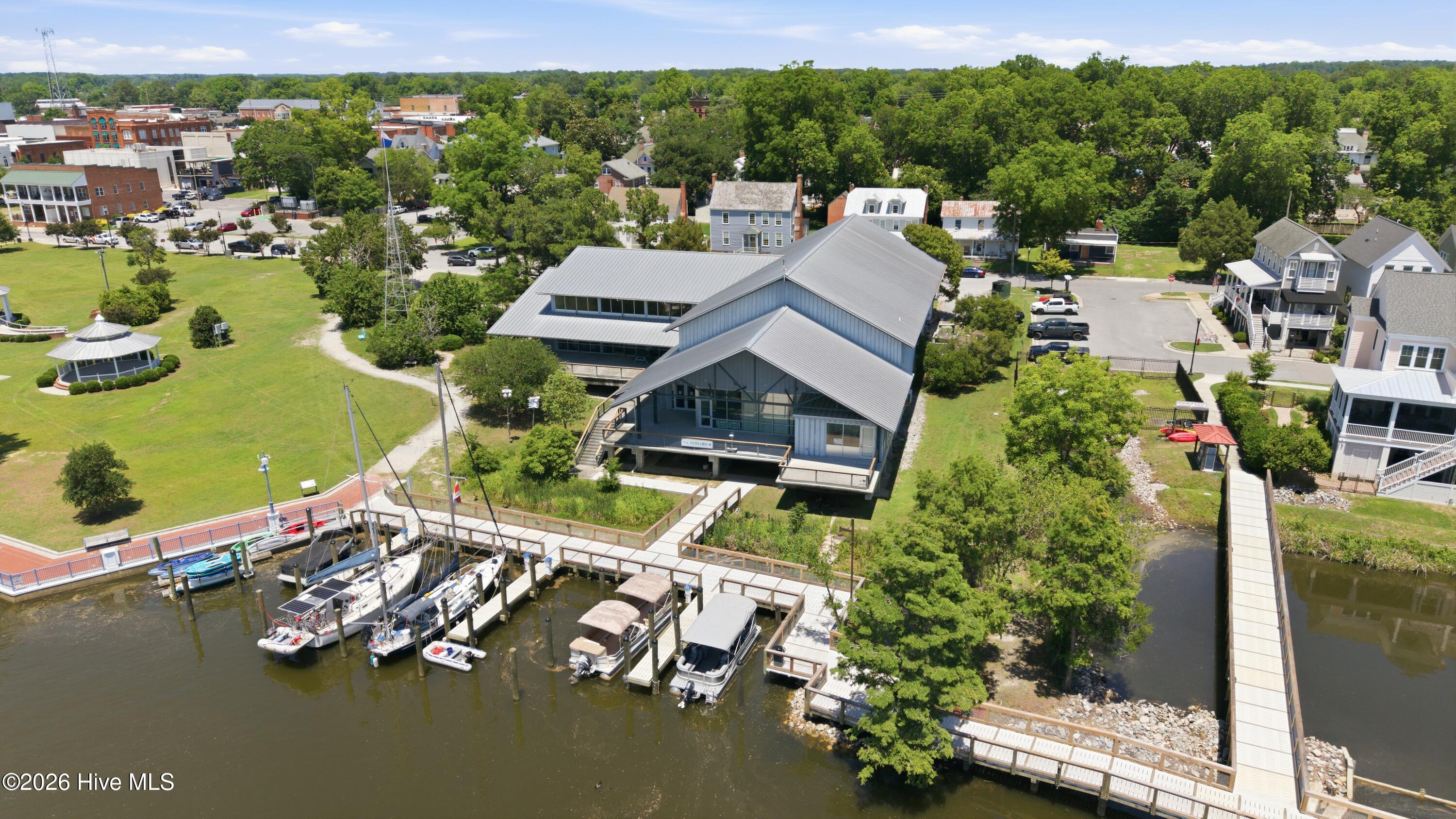 main property photo 17