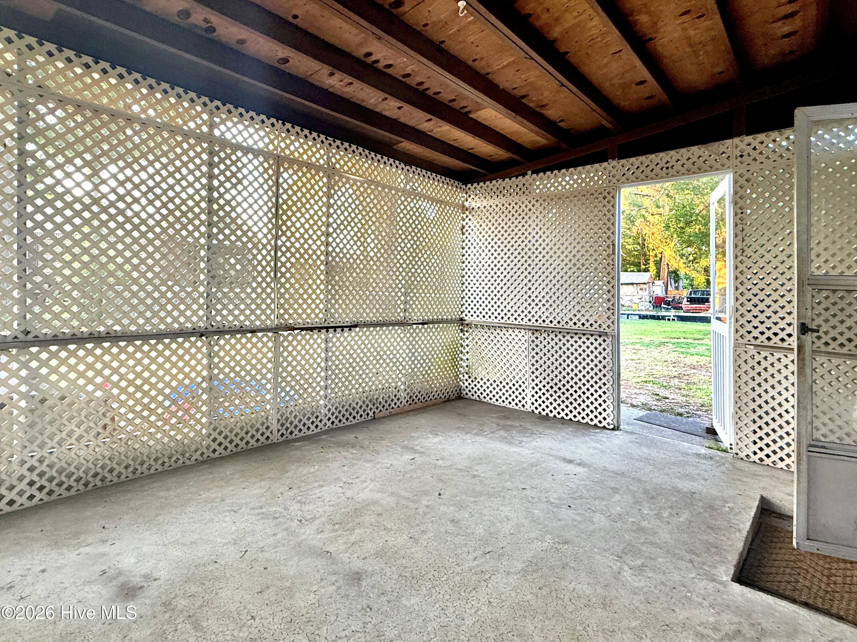 main property photo 40