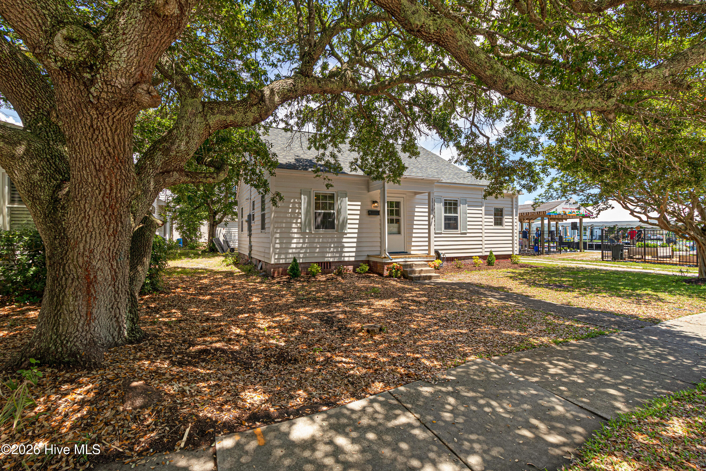 main property photo 23