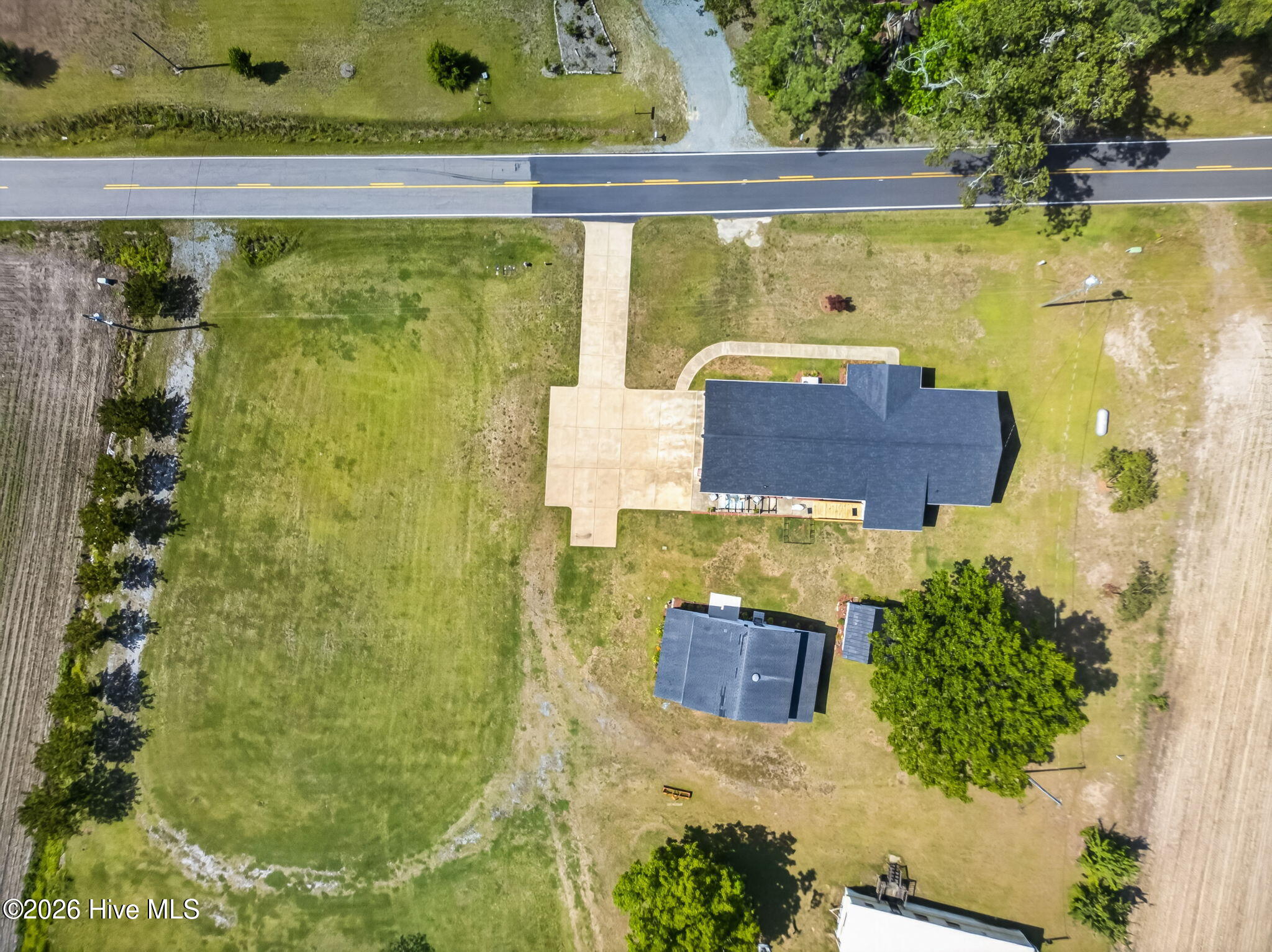 main property photo 28