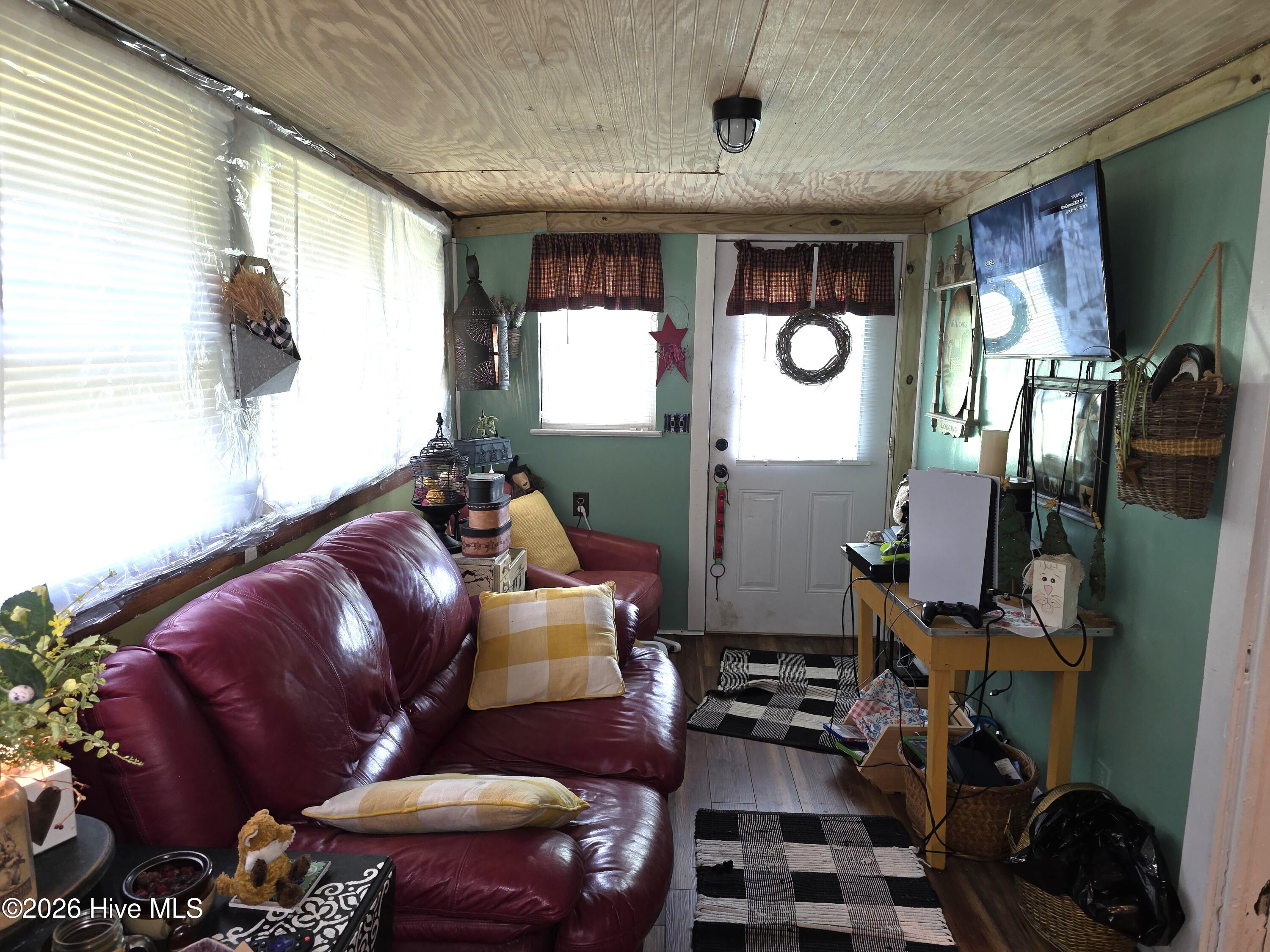 main property photo 16