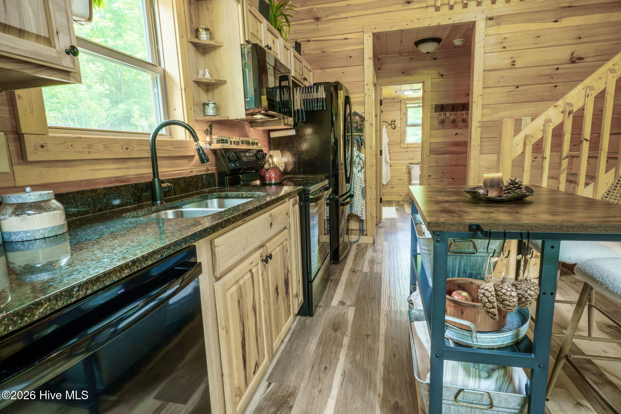 main property photo 25