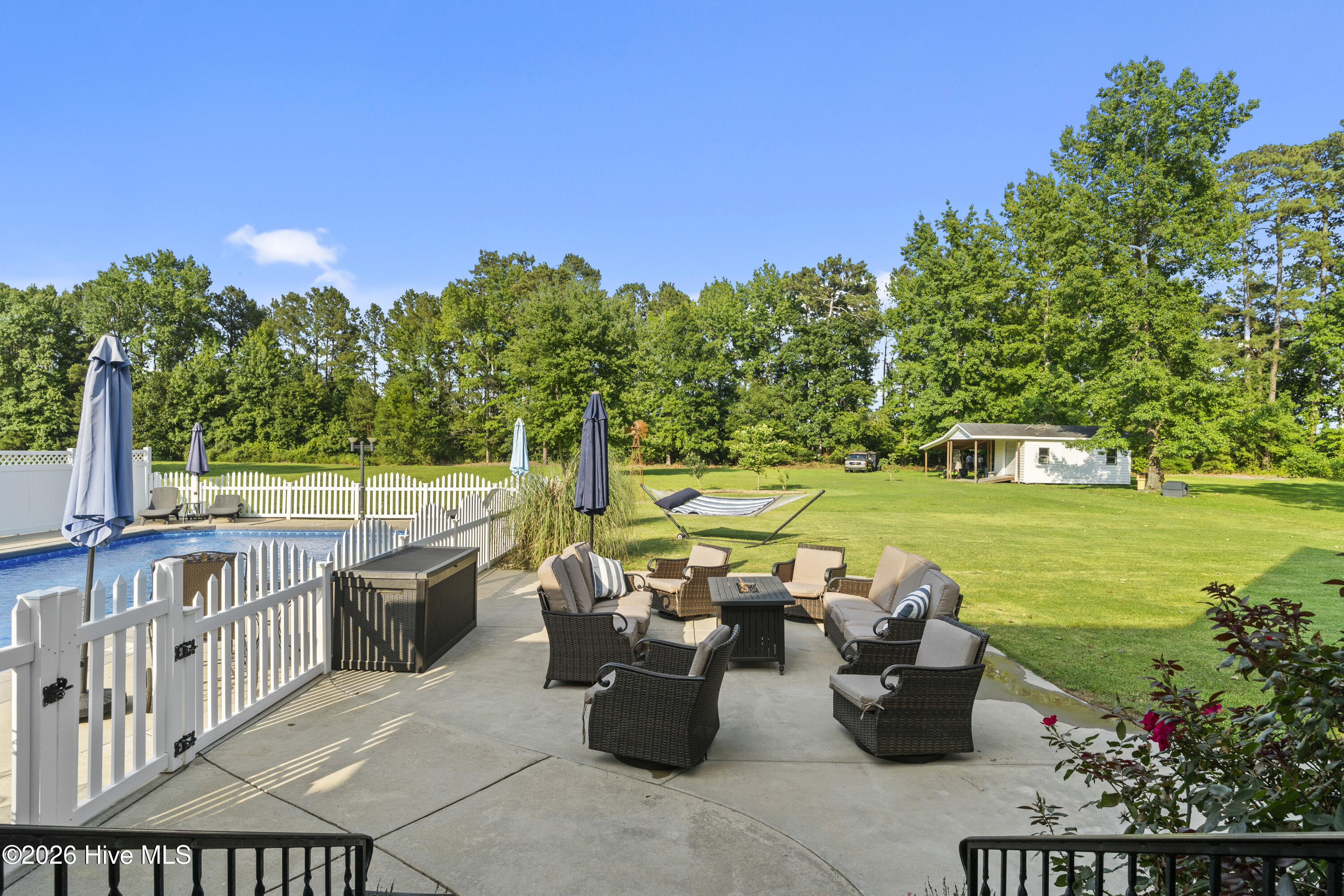 main property photo 40