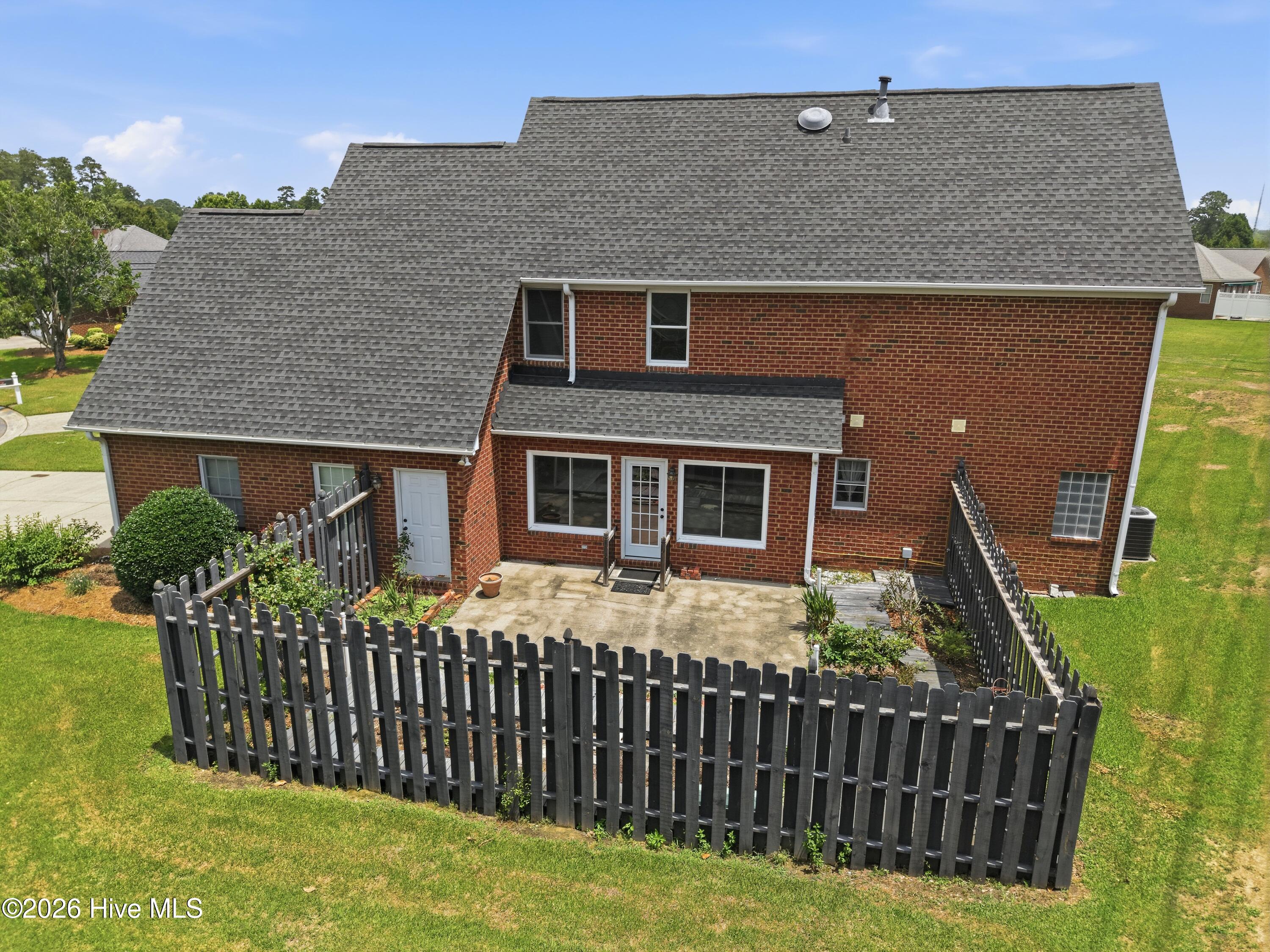 main property photo 16