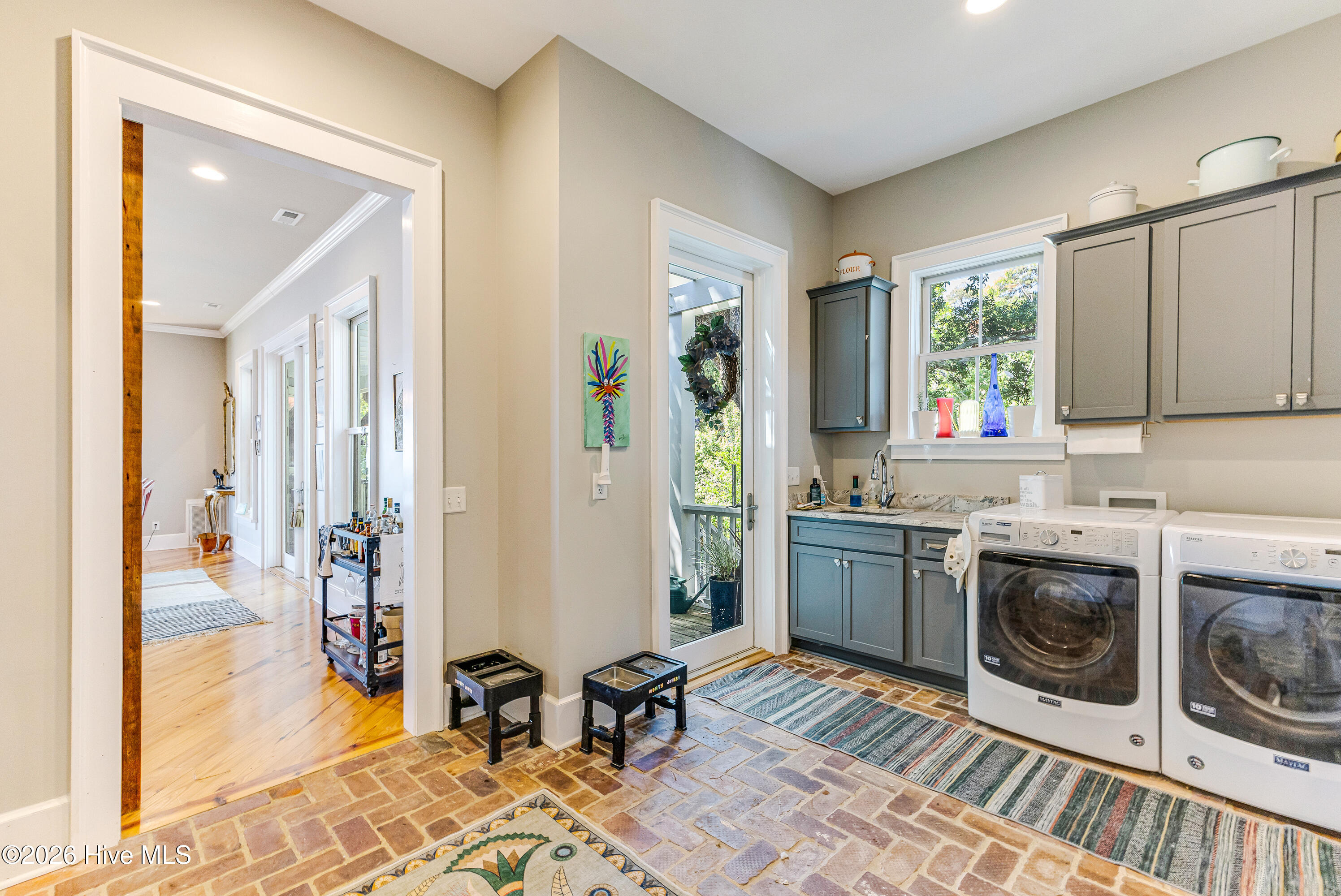 main property photo 25