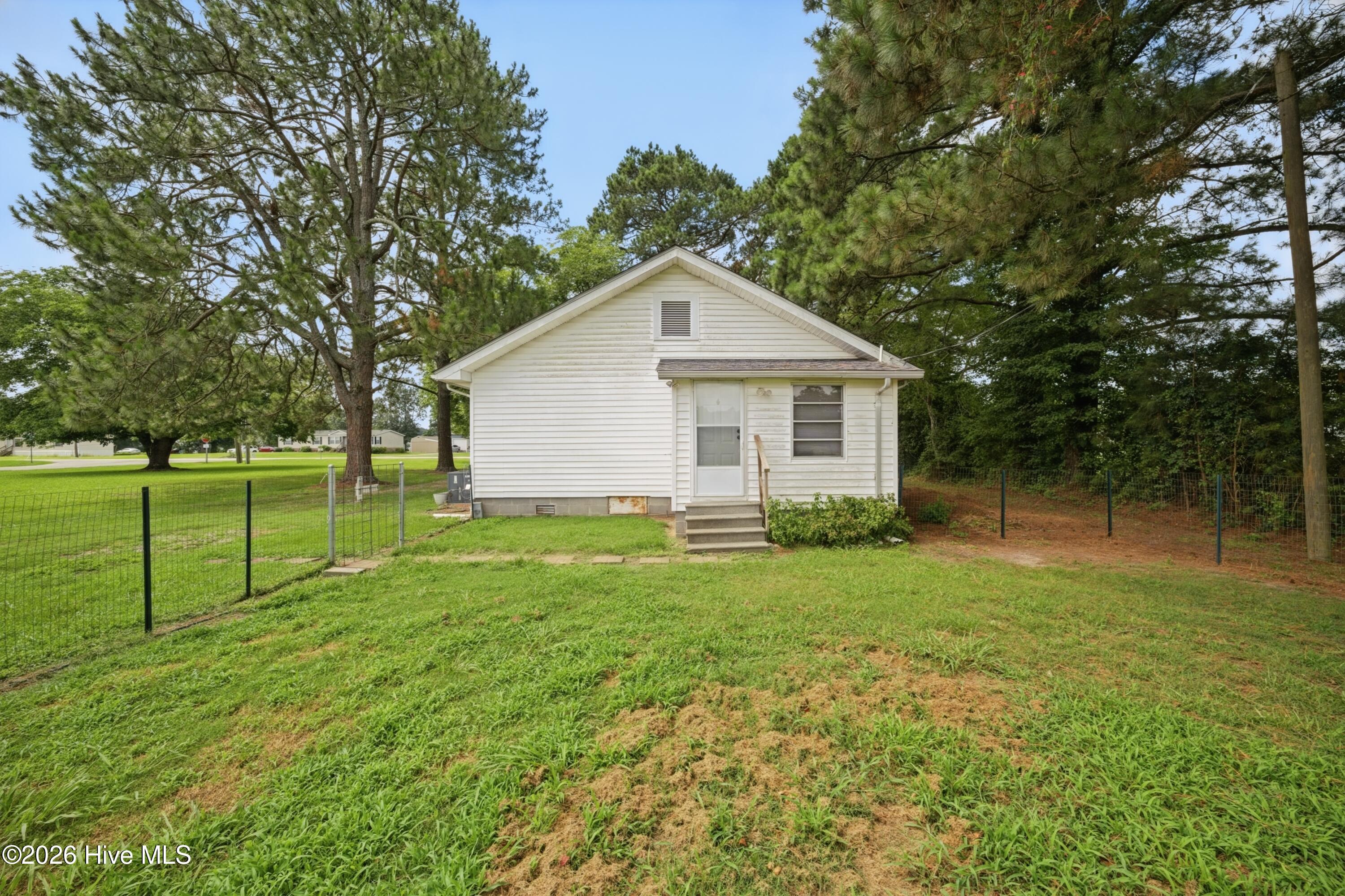 main property photo 23