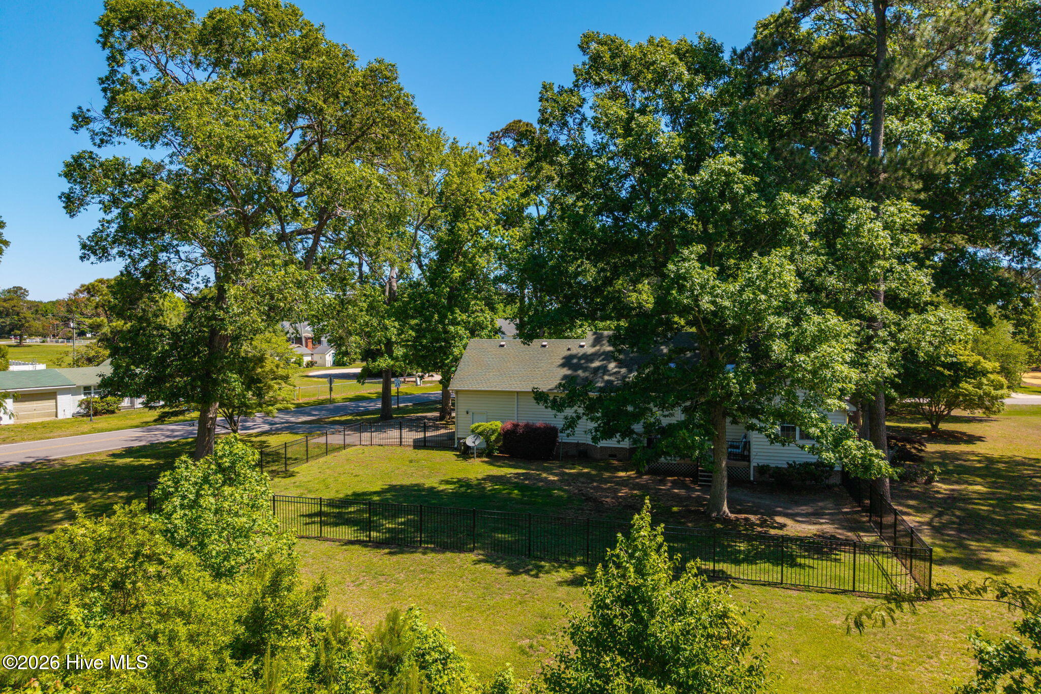 main property photo 36