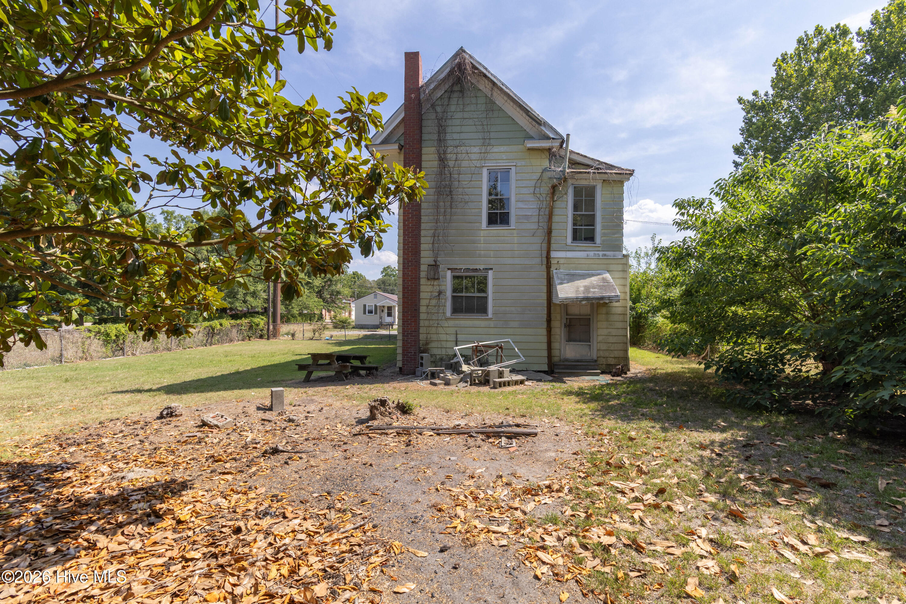 main property photo 25