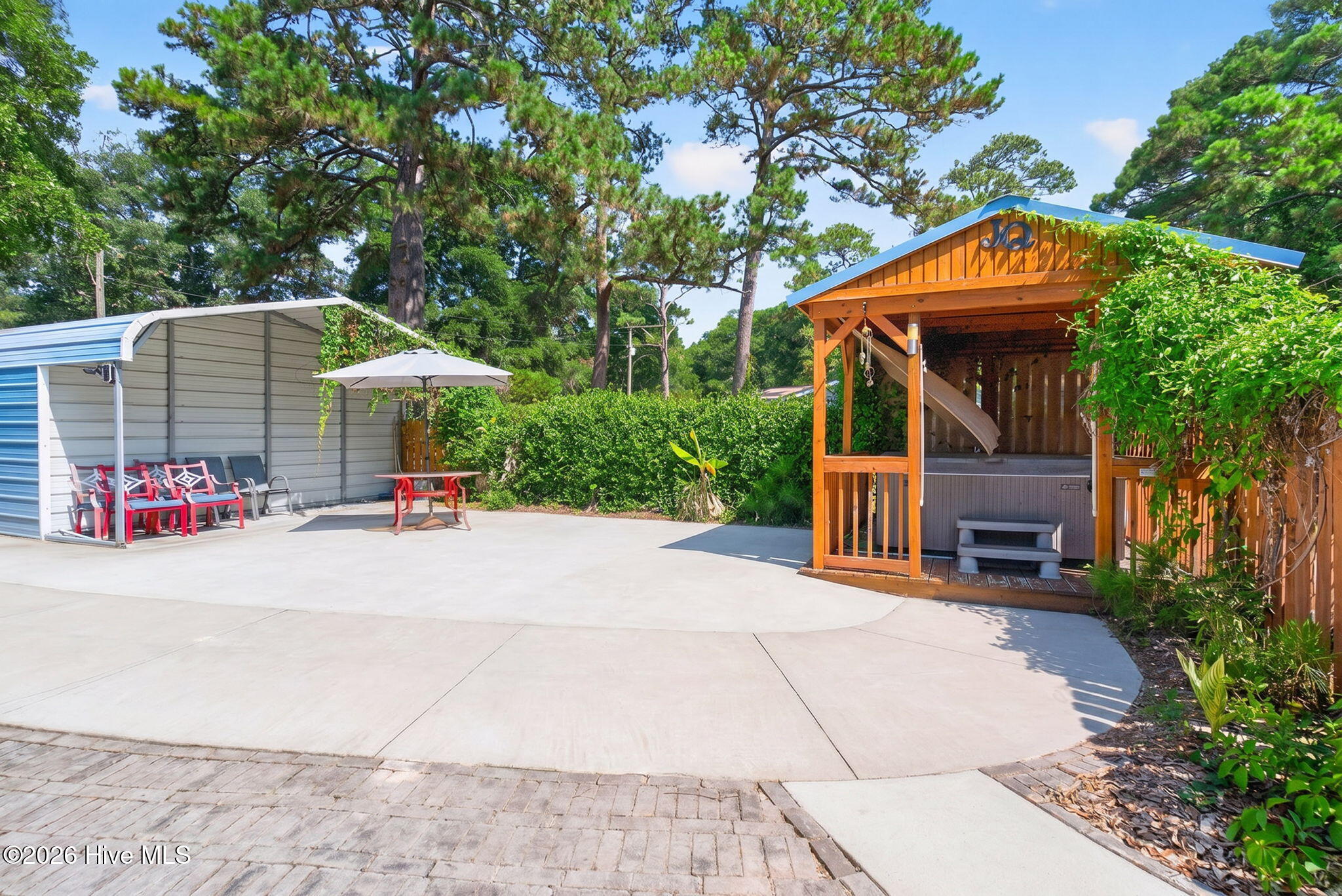 main property photo 28
