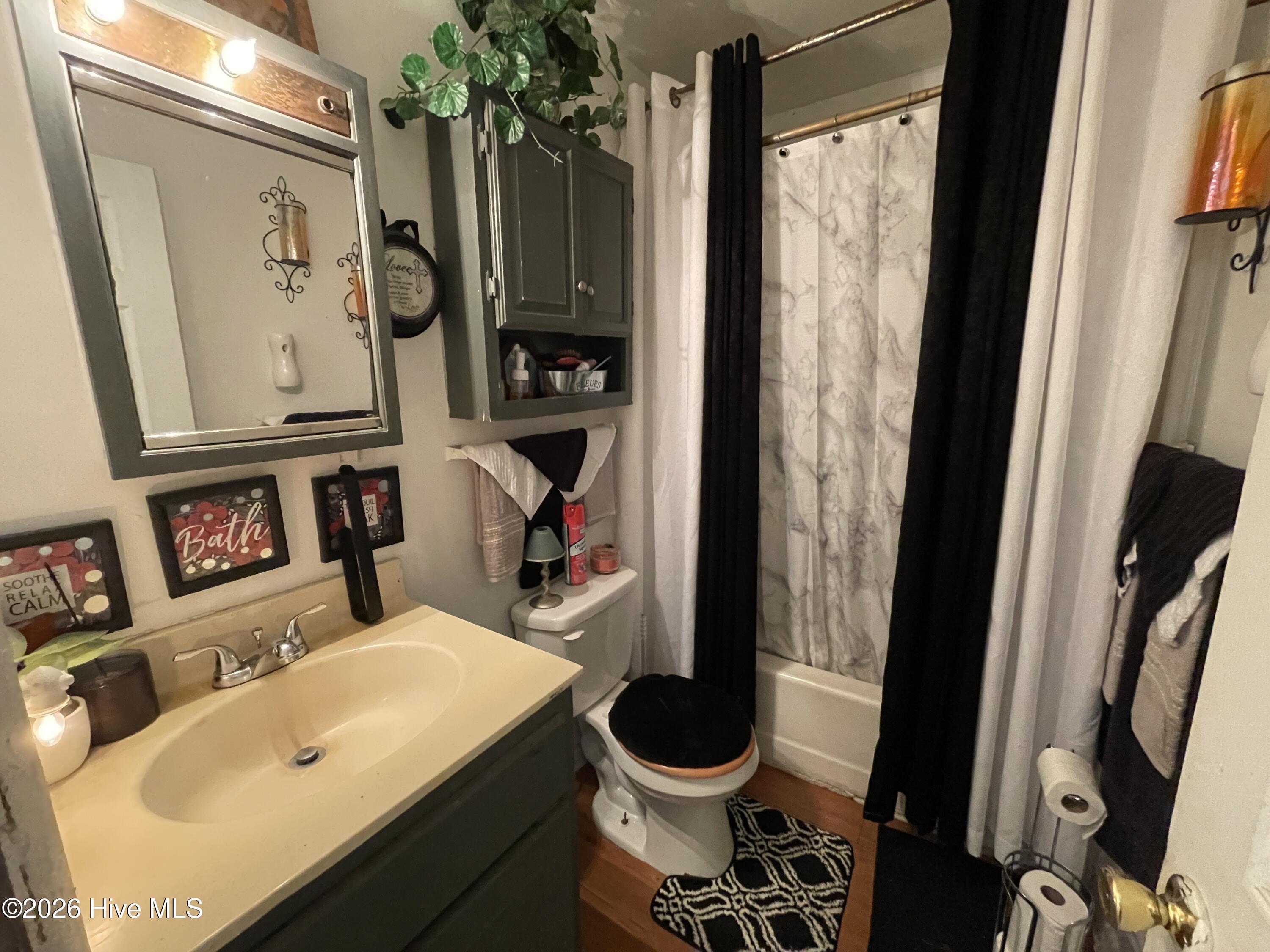 main property photo 13