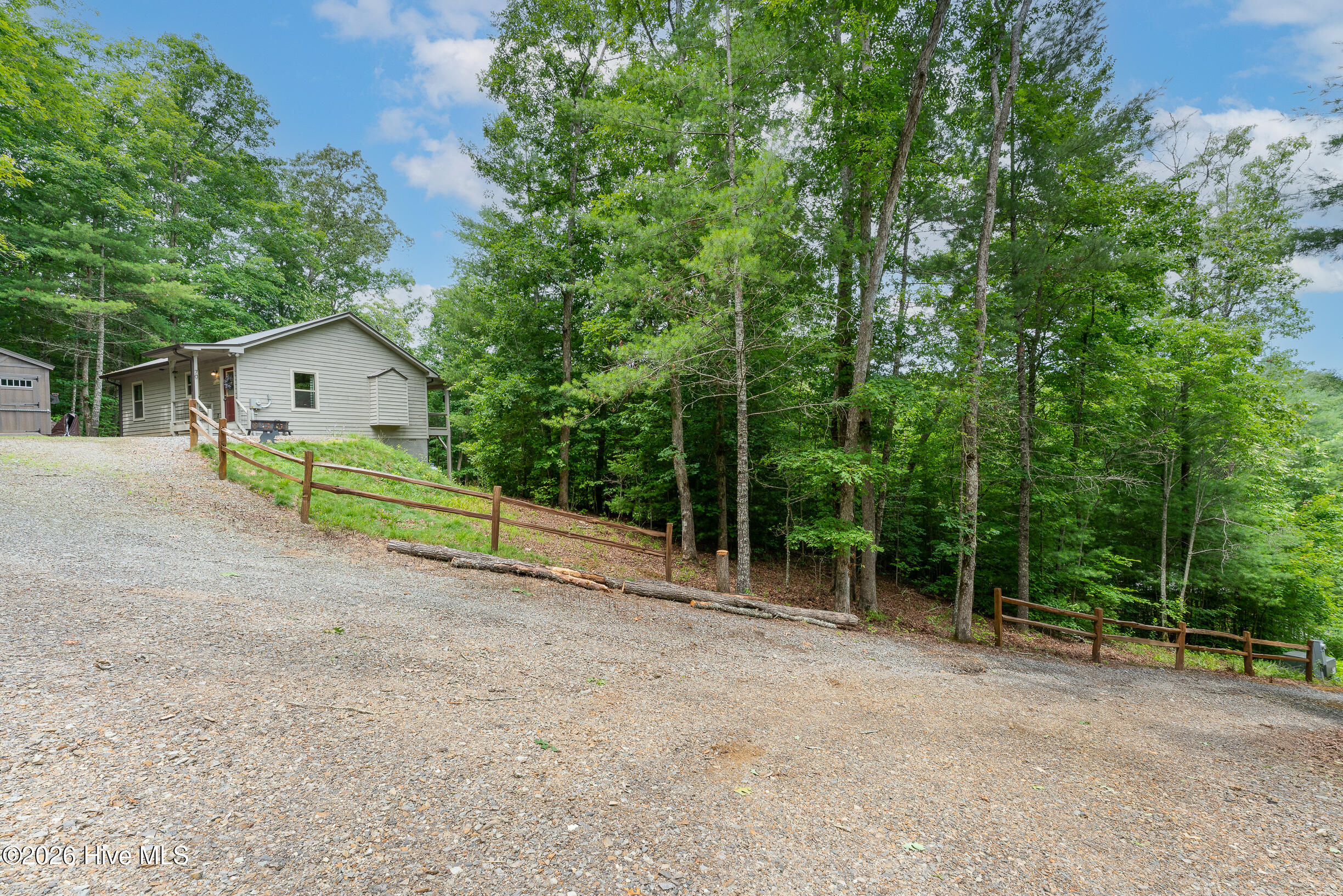 main property photo 33