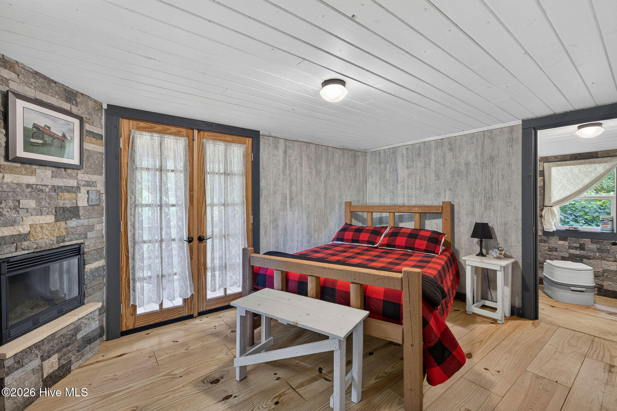main property photo 41