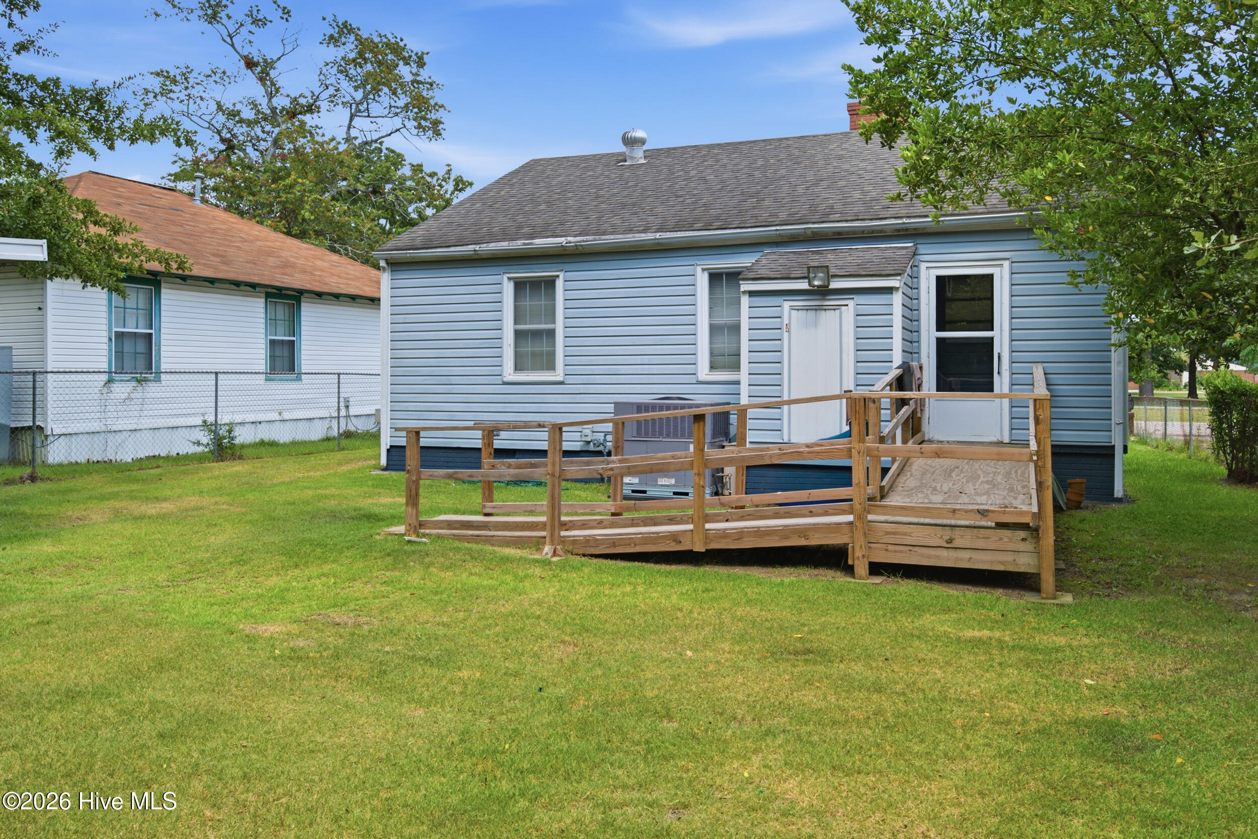 main property photo 14