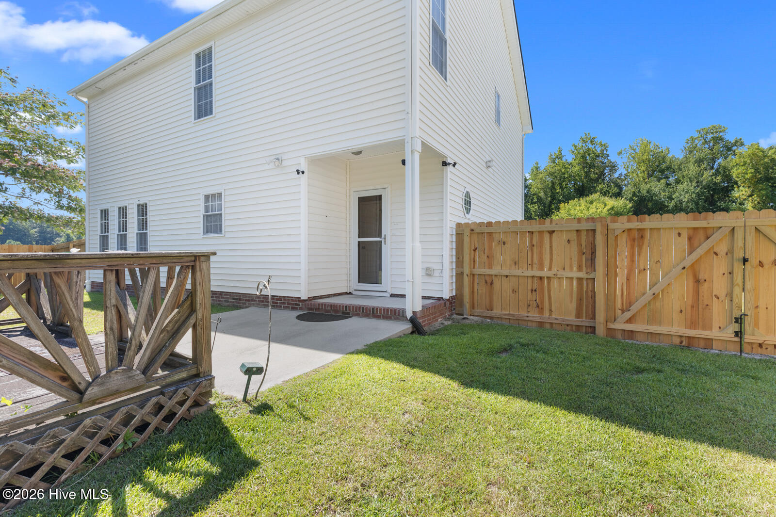 main property photo 30