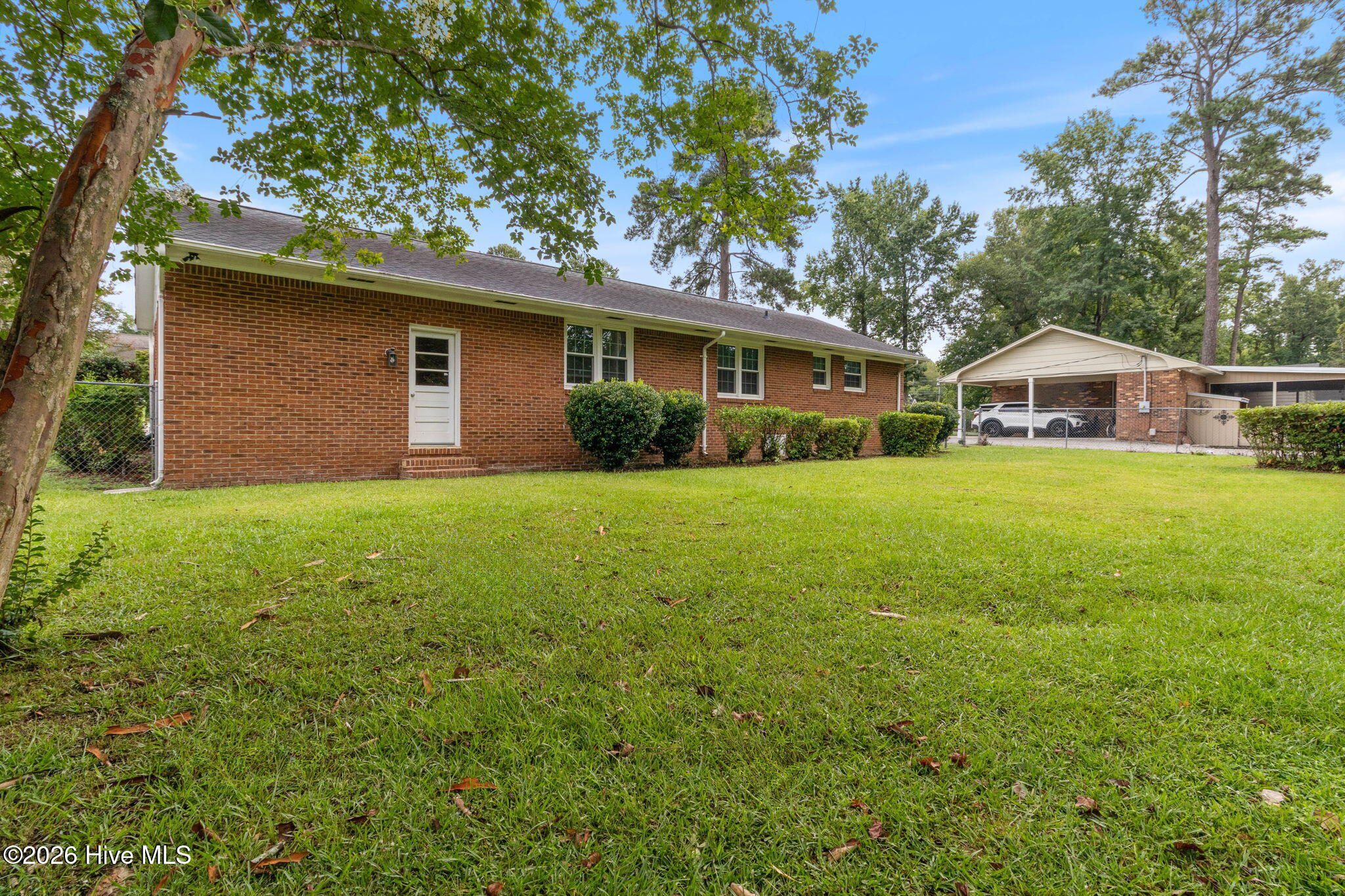 main property photo 28