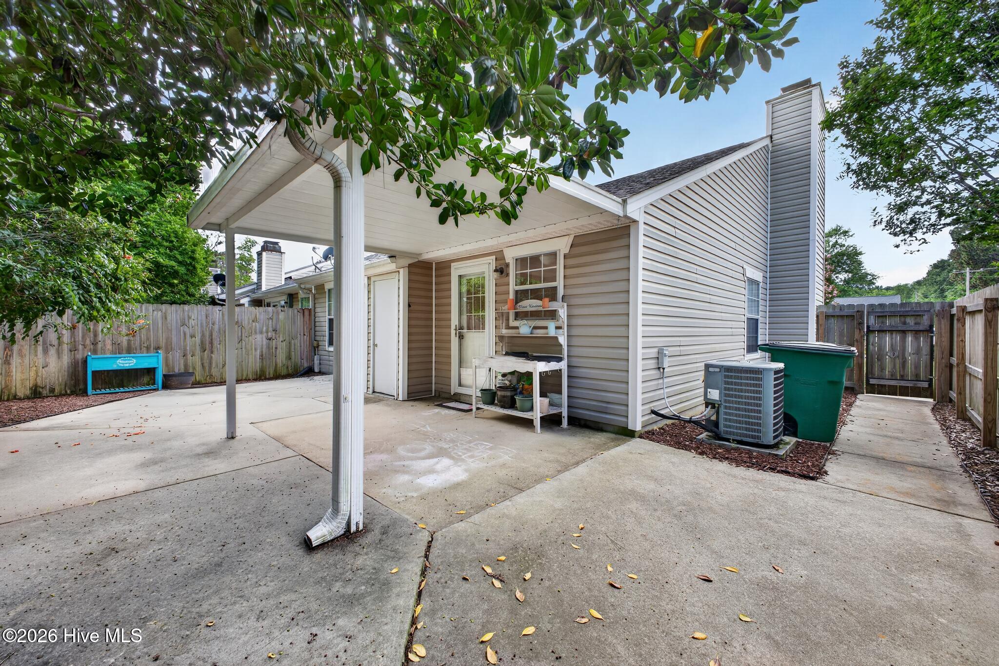 main property photo 28