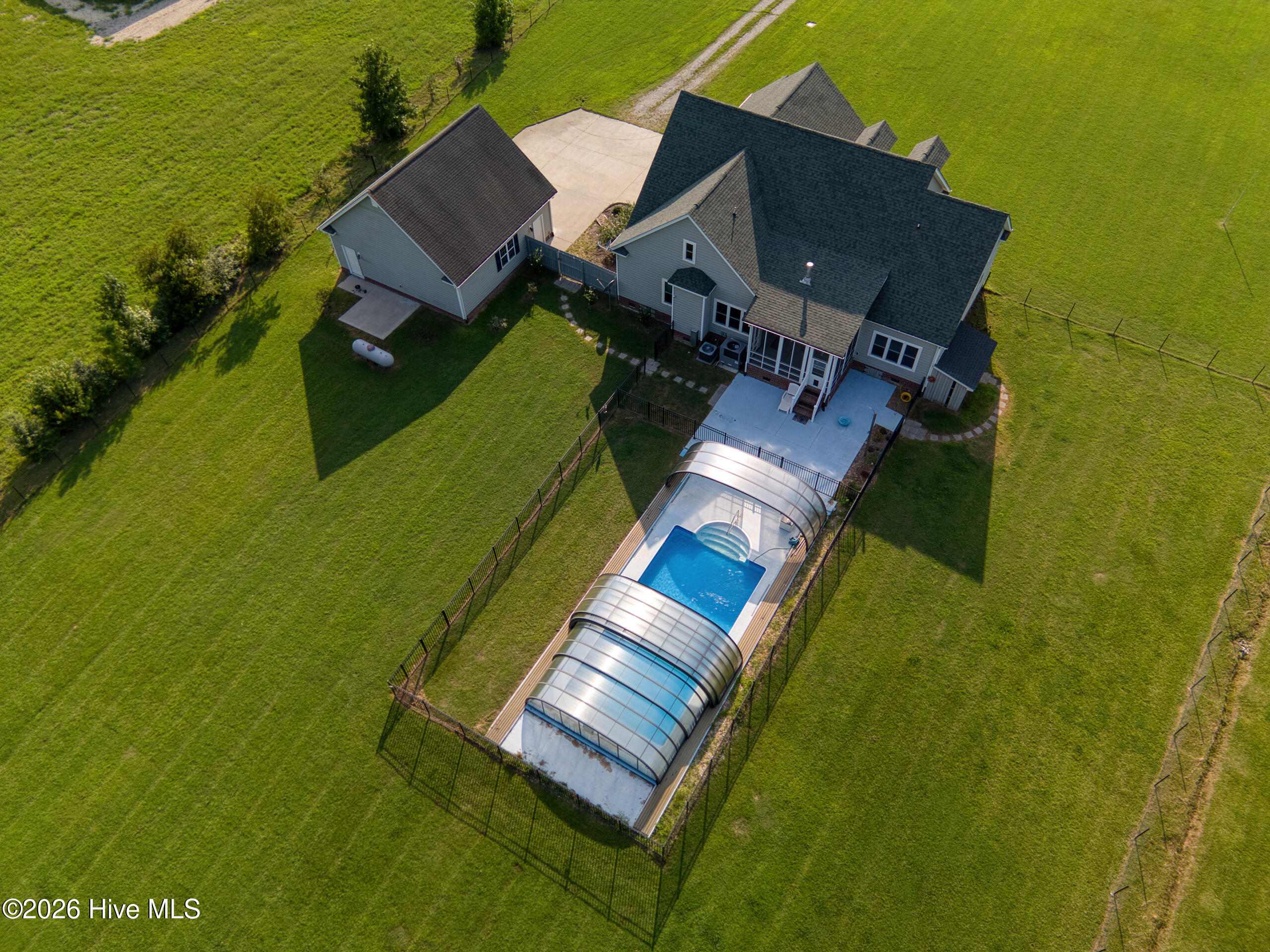 main property photo 8