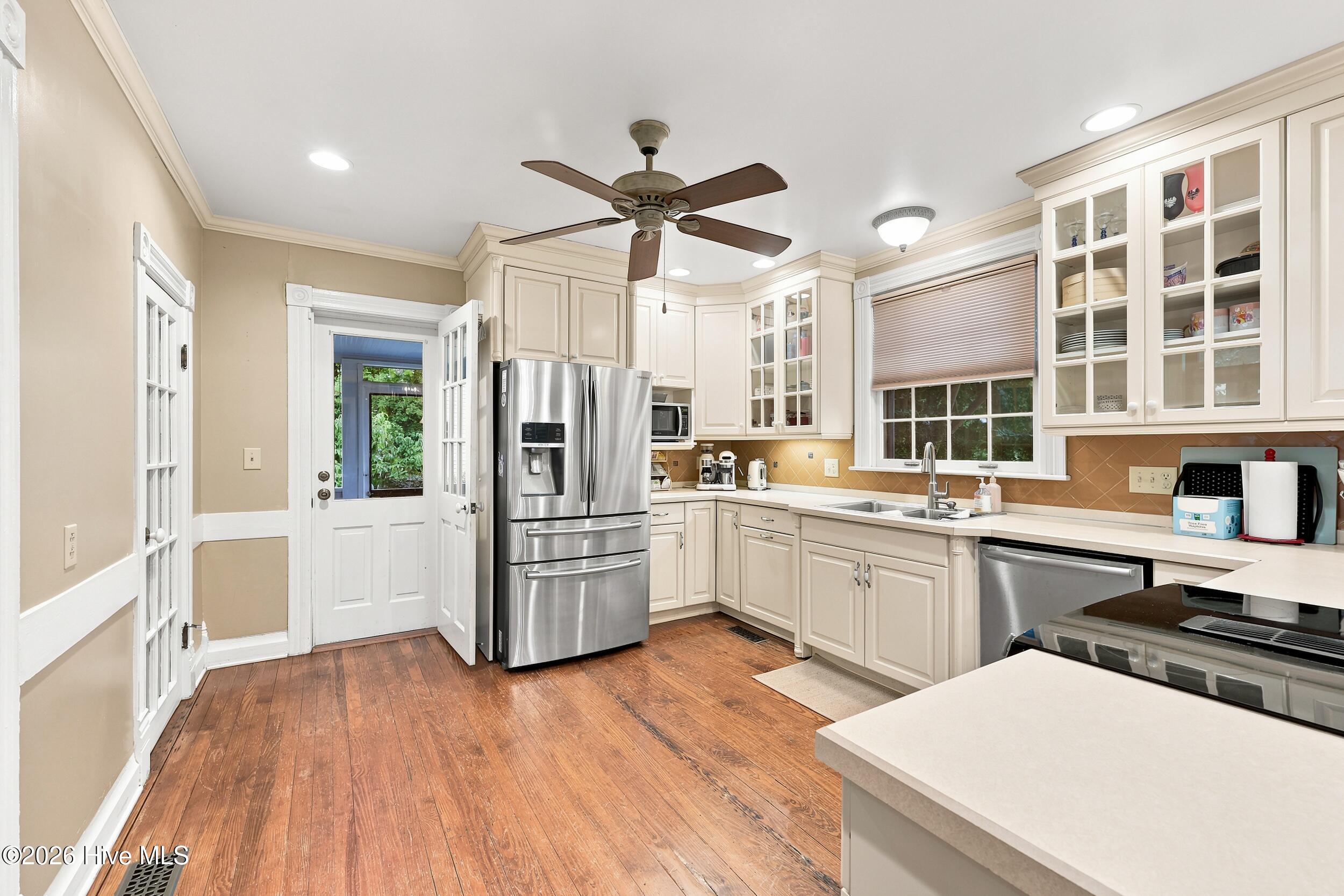 main property photo 20