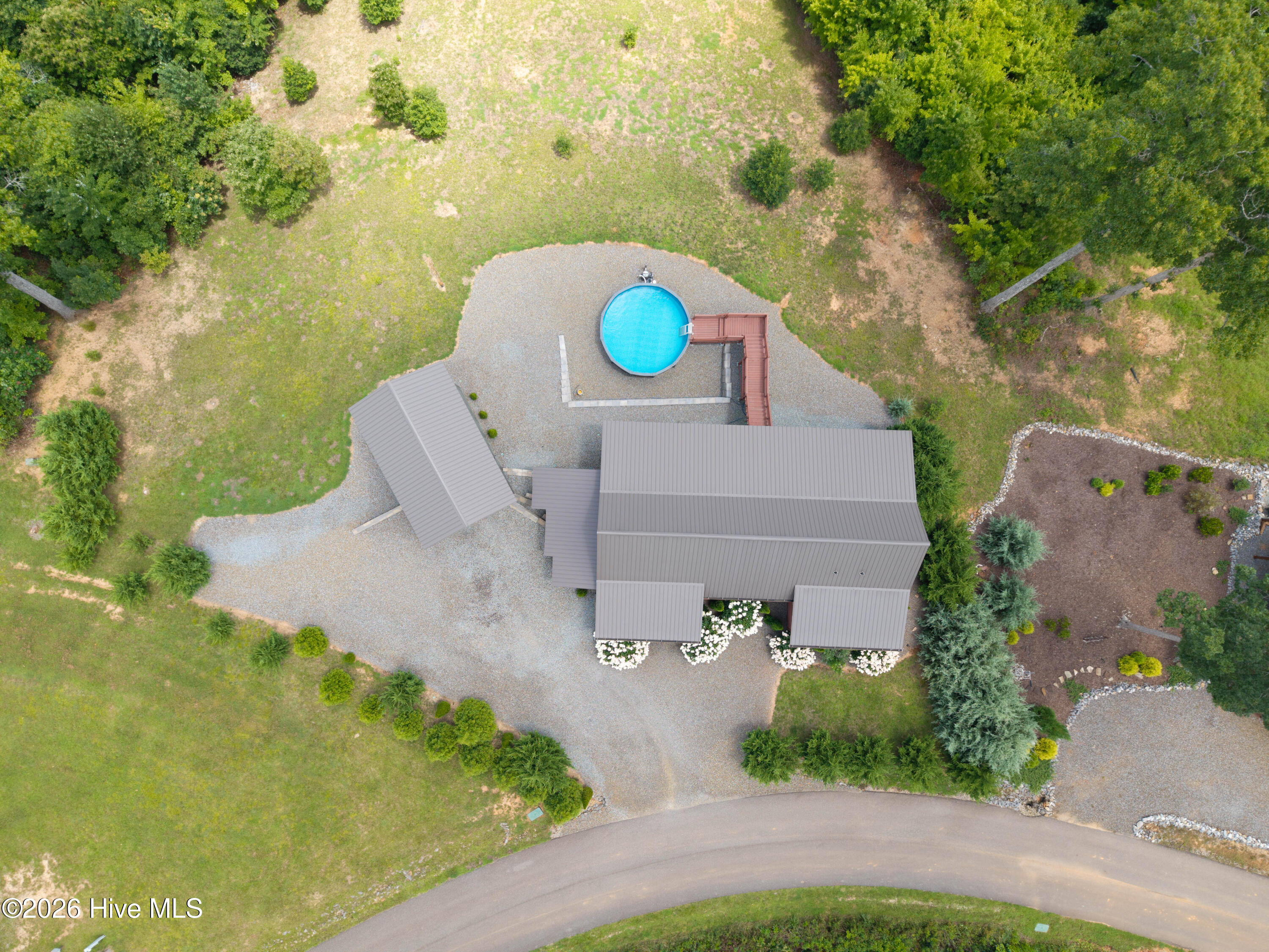main property photo 33