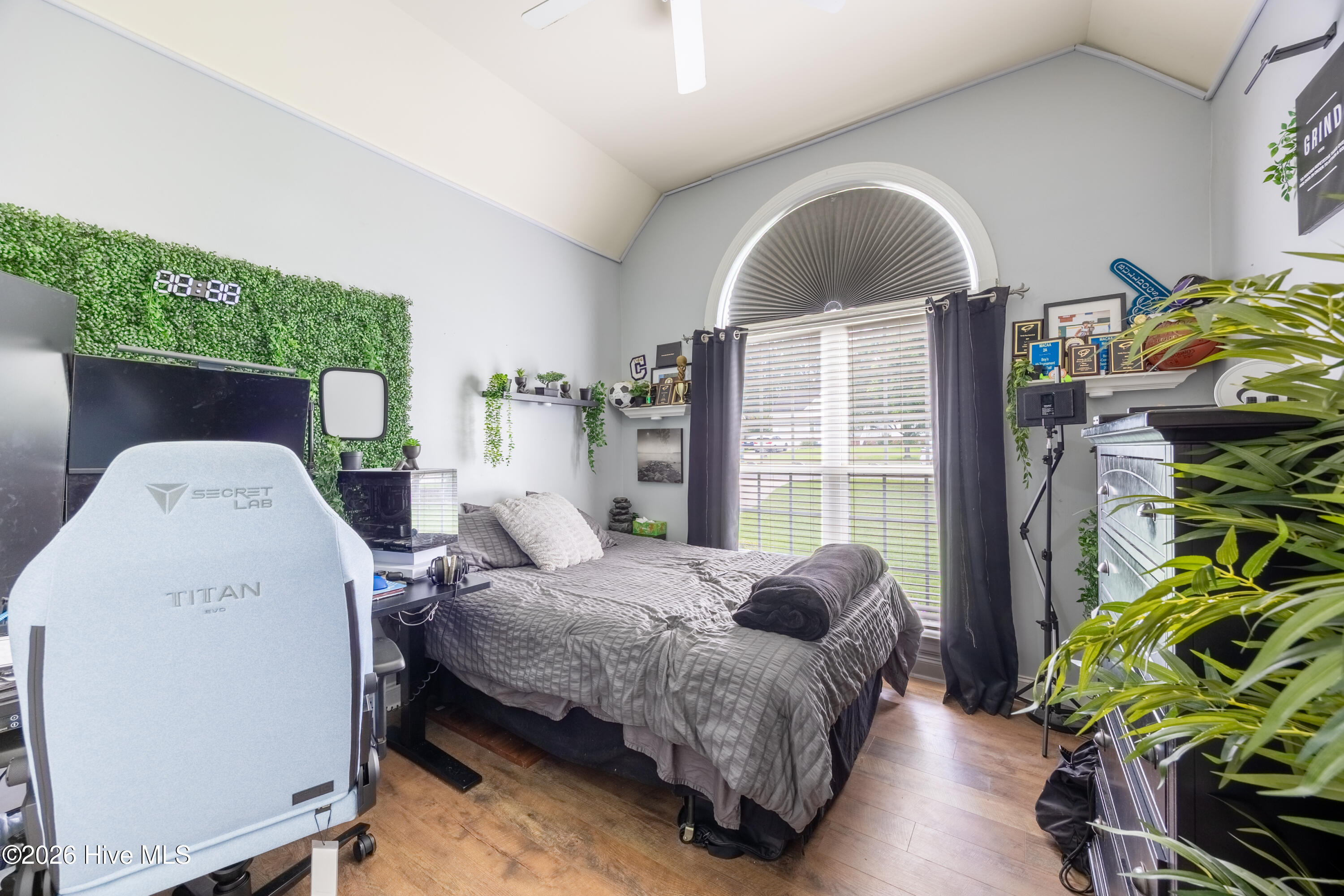 main property photo 25