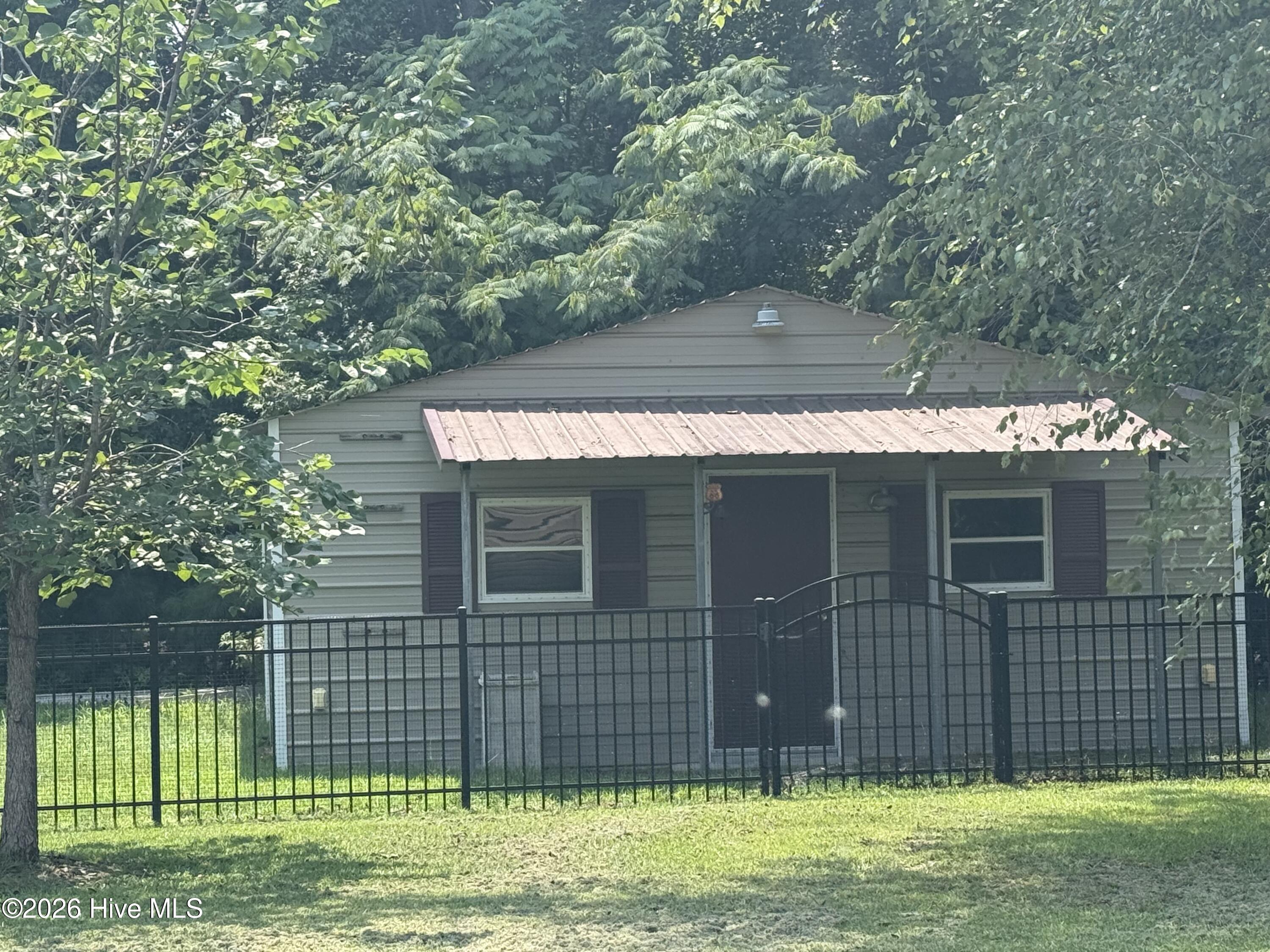 main property photo 23