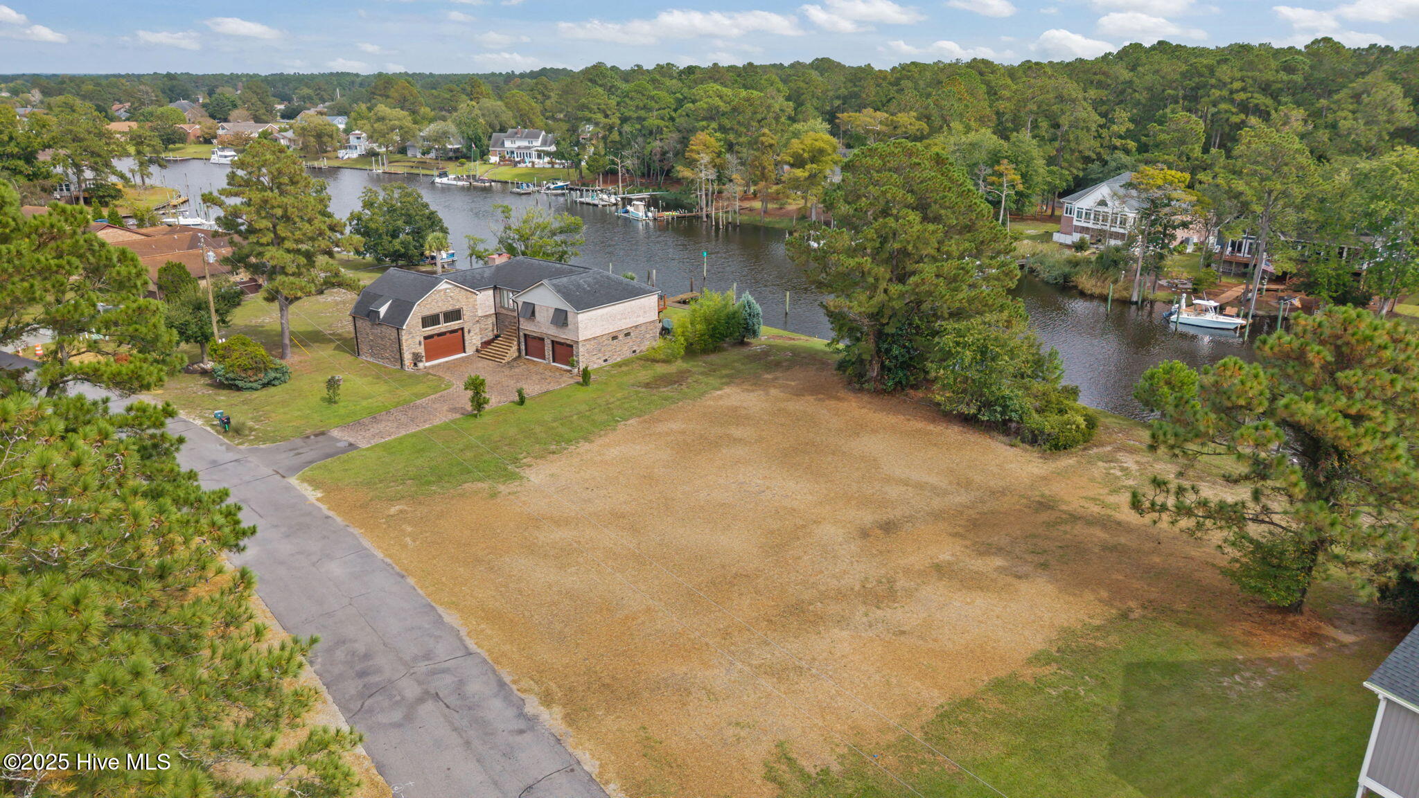 main property photo 9