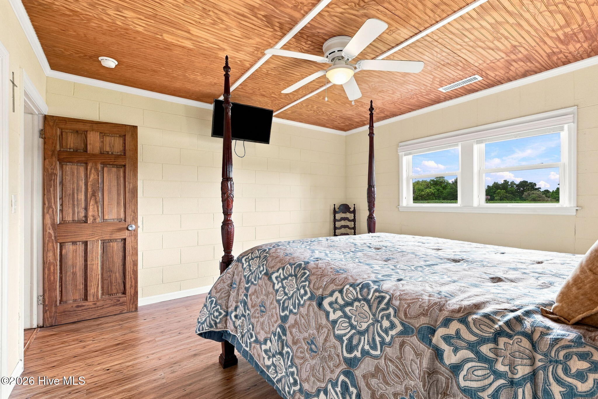 main property photo 9