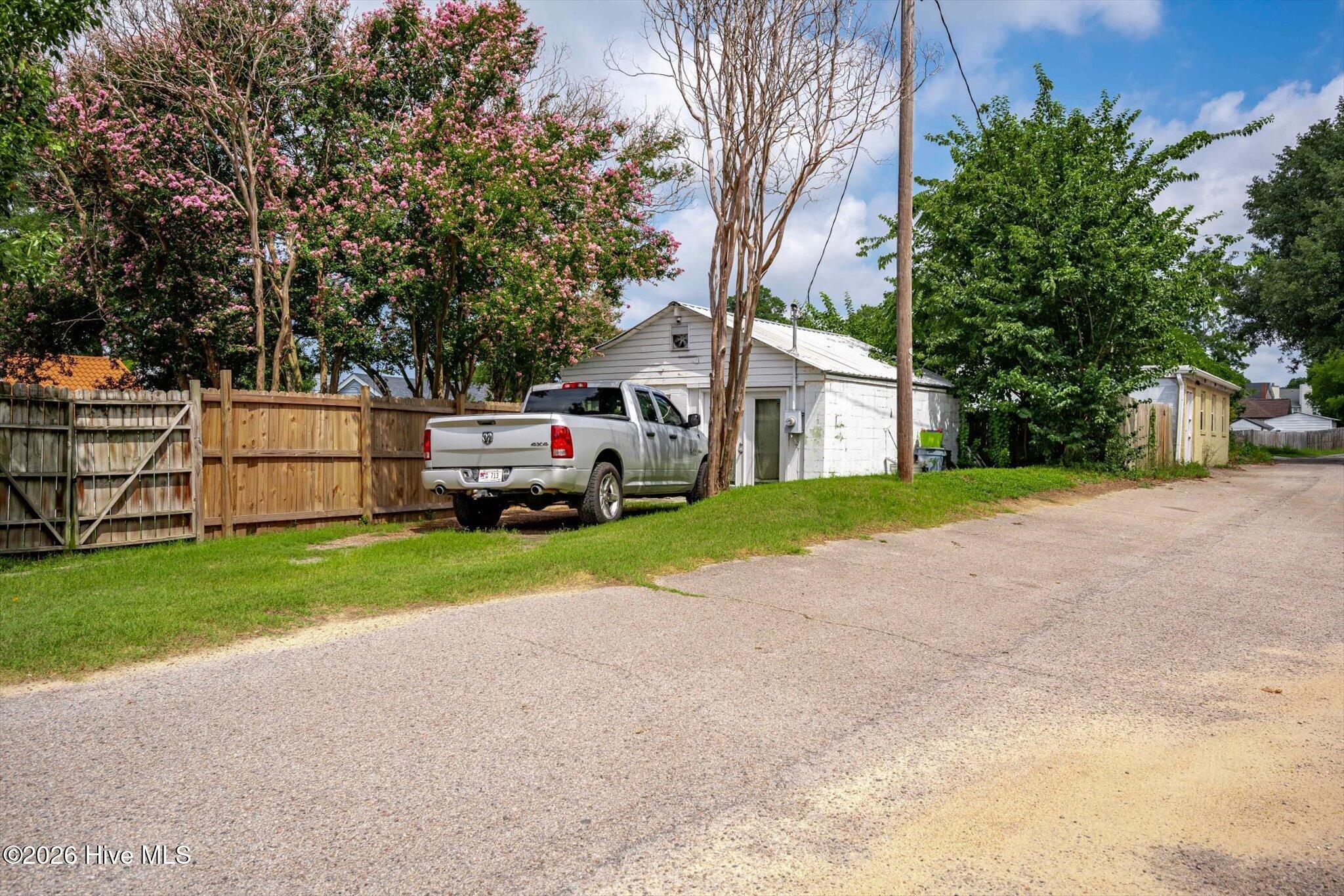 main property photo 30