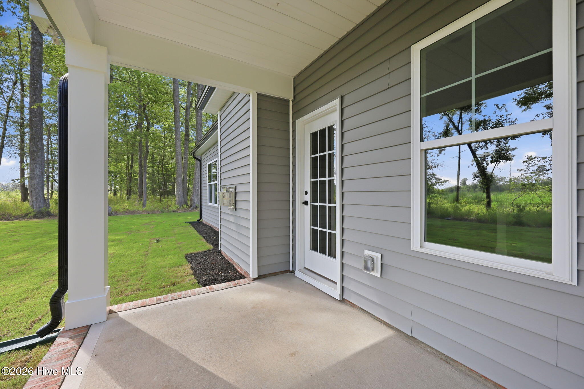 main property photo 40