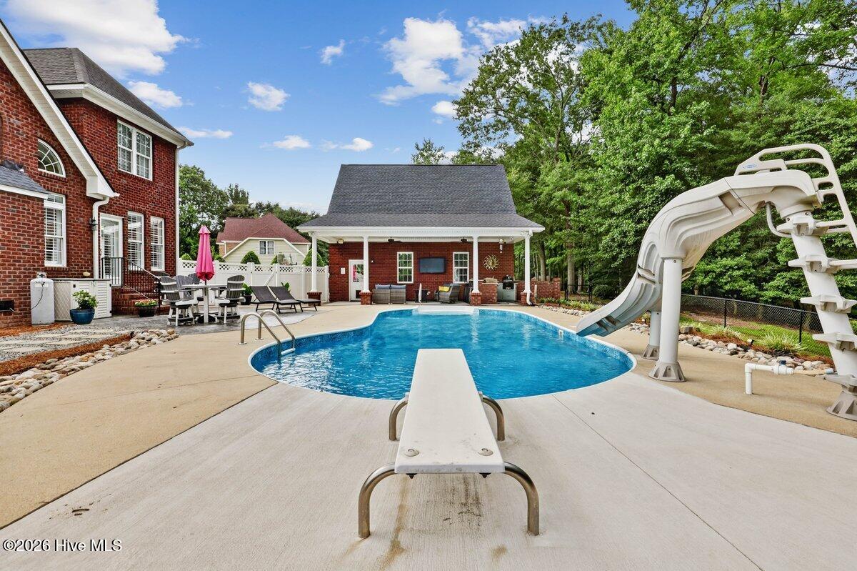 main property photo 15