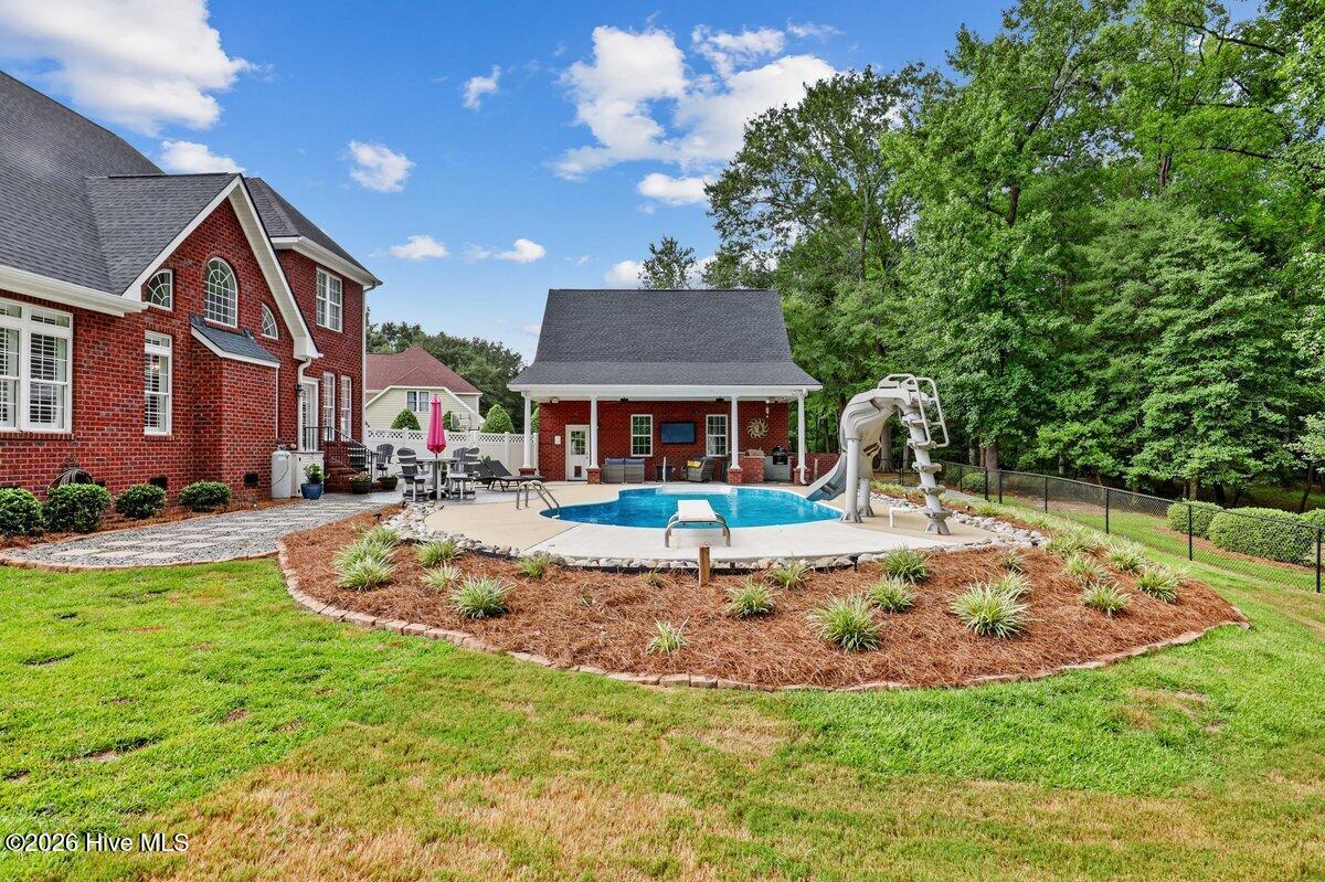 main property photo 18