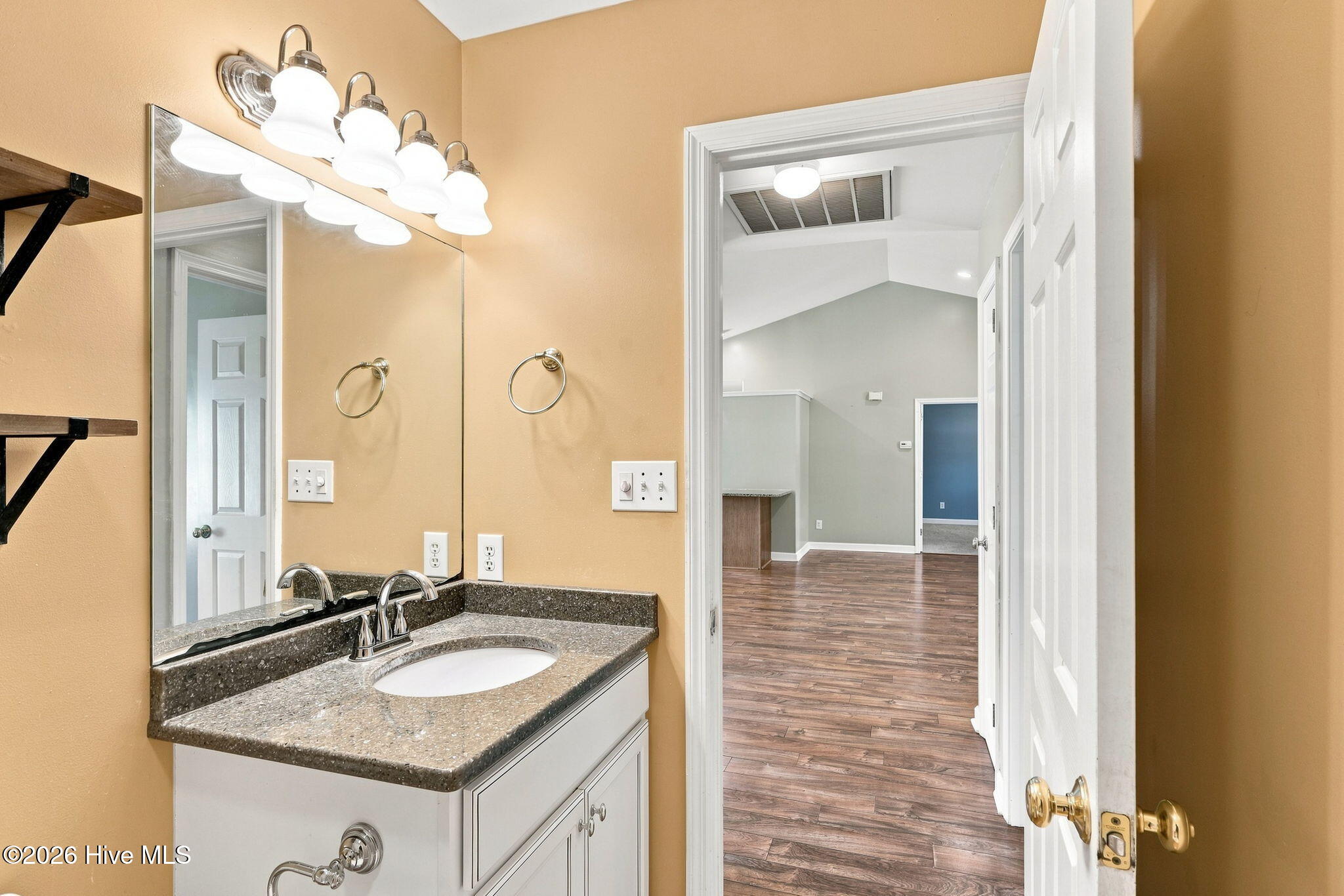 property viewer photo 25