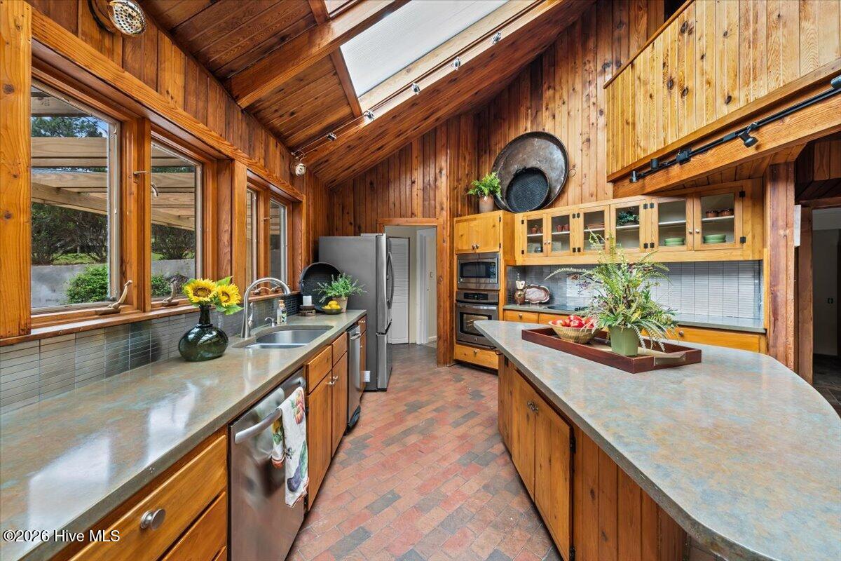 main property photo 20