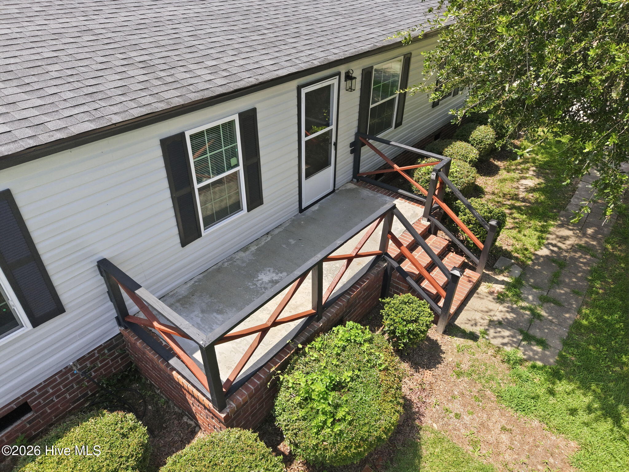 main property photo 32