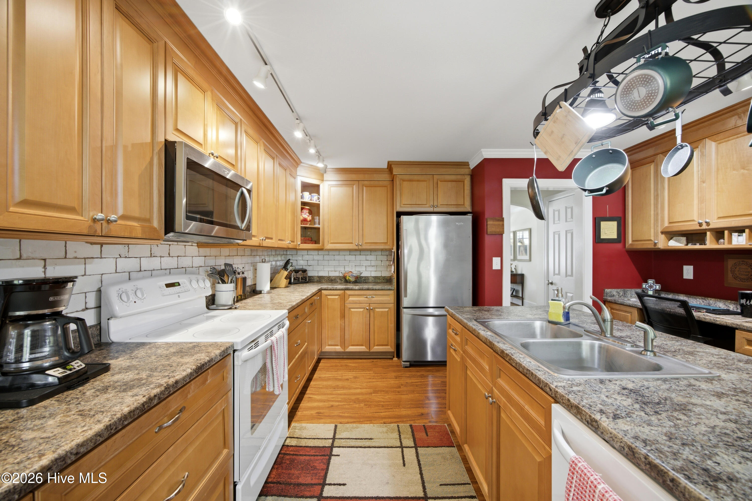 main property photo 3