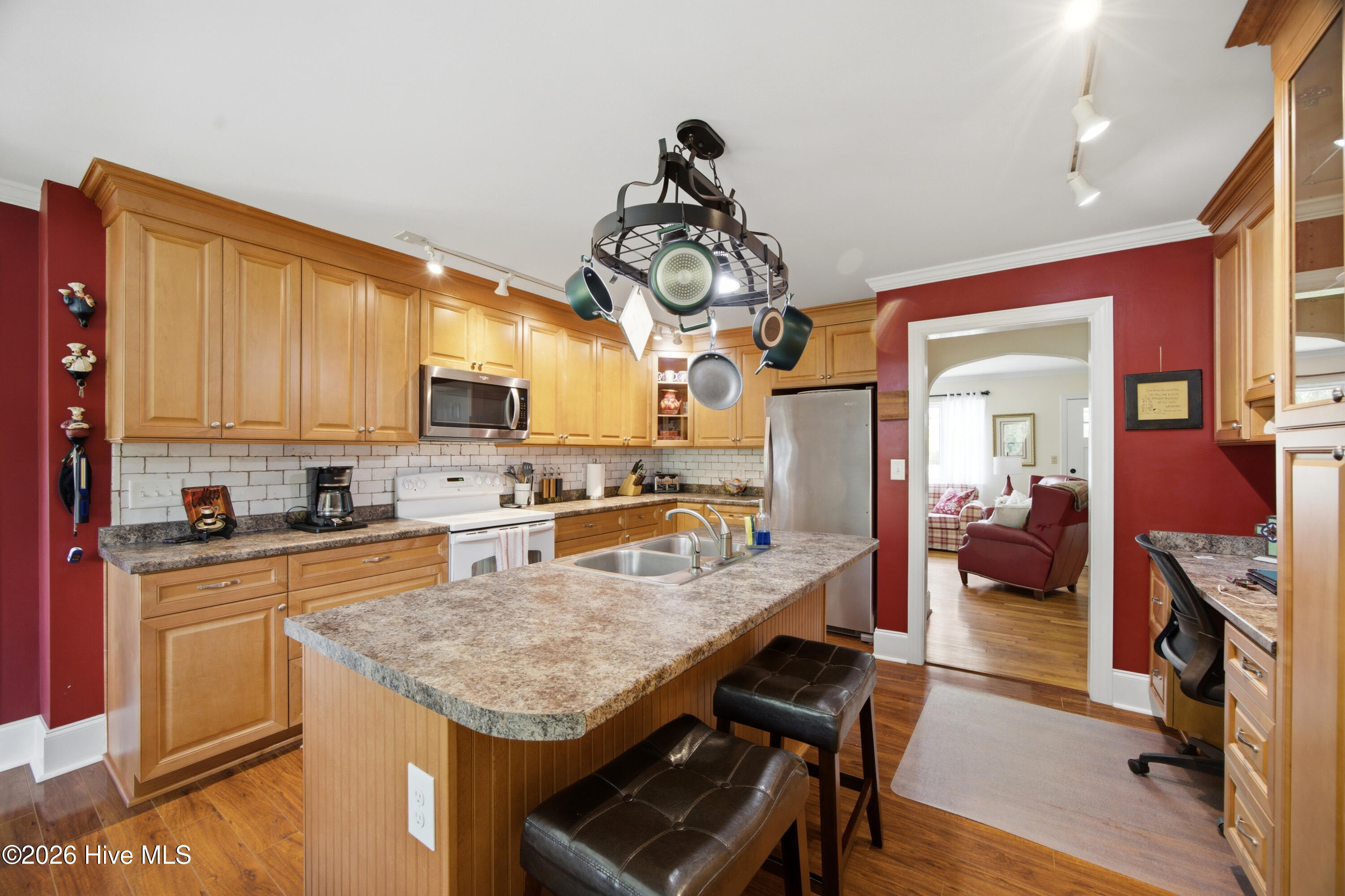 main property photo 4