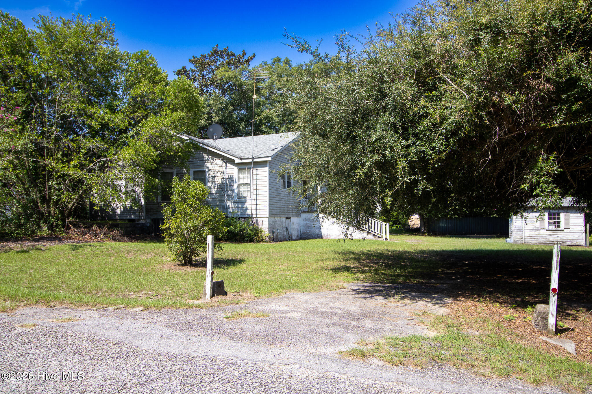 main property photo 32