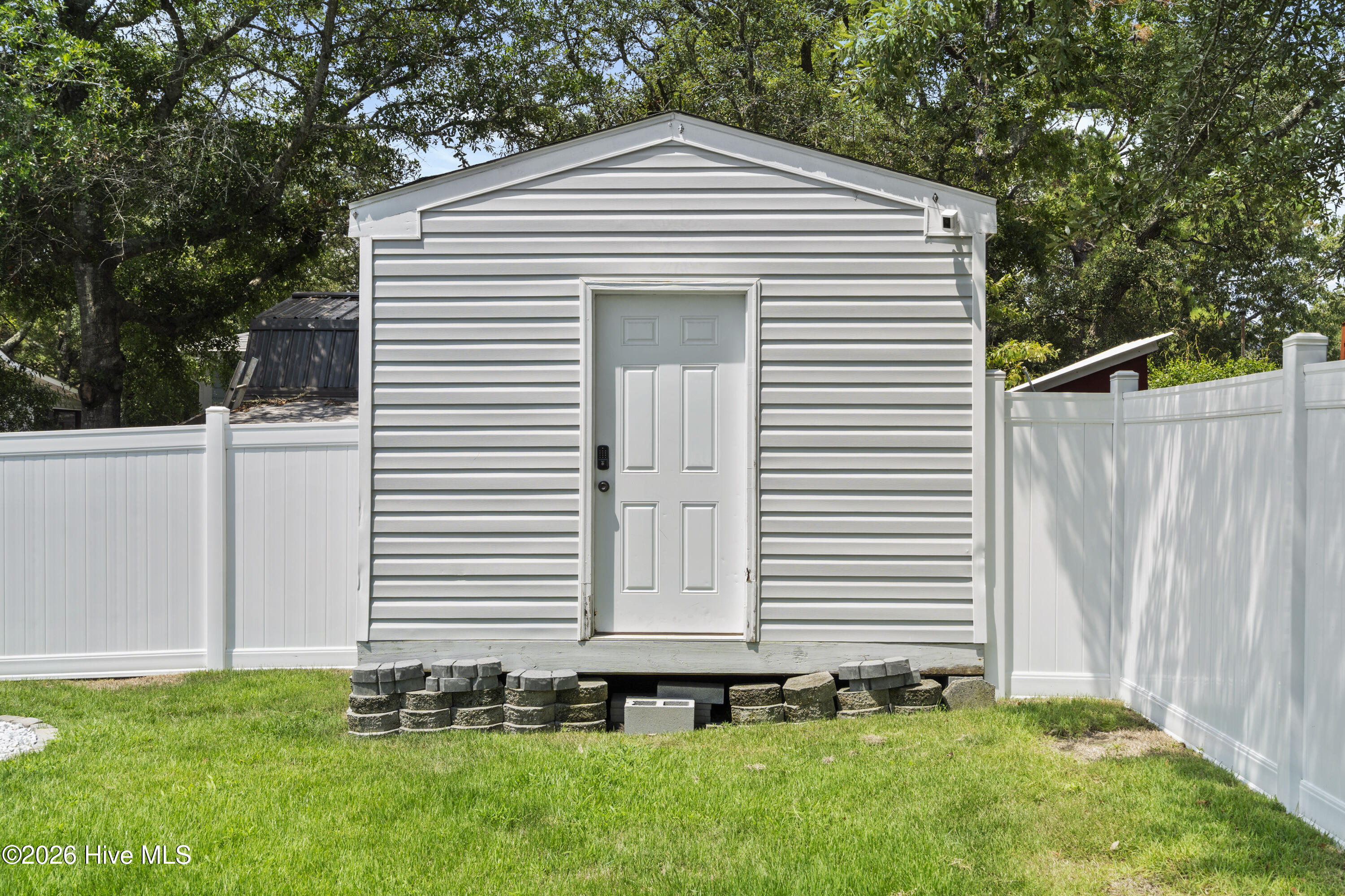 main property photo 49