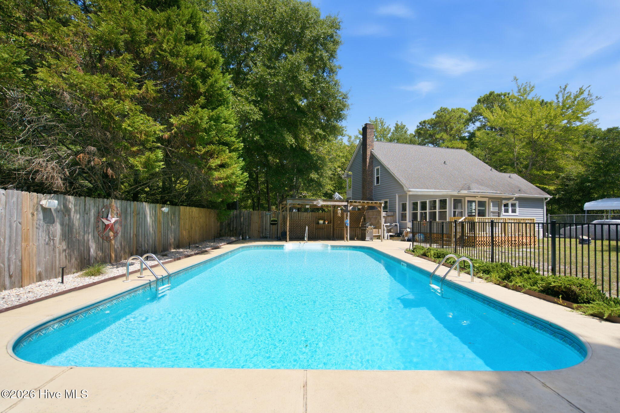 main property photo 32