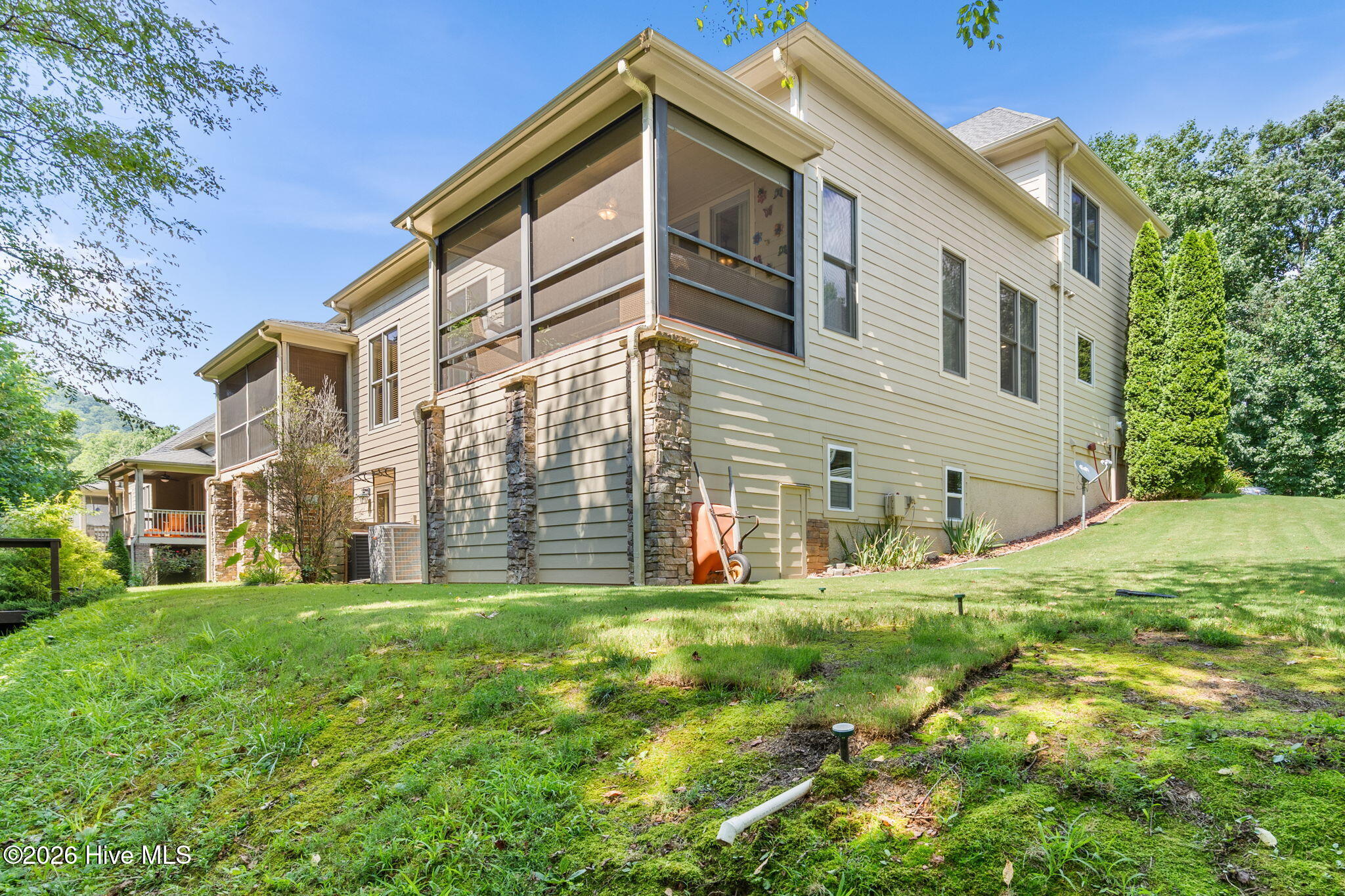 main property photo 45