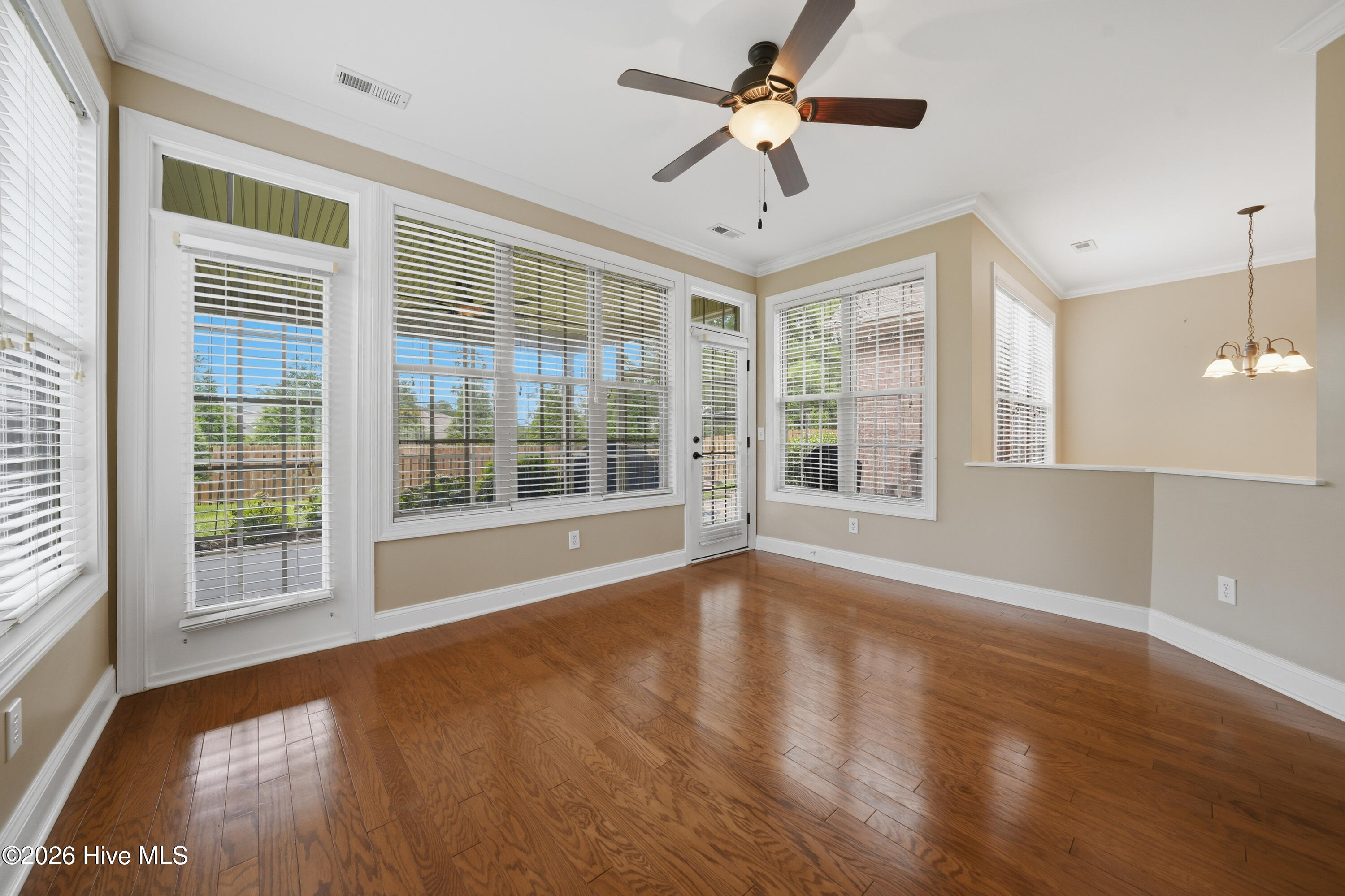 property viewer photo 10