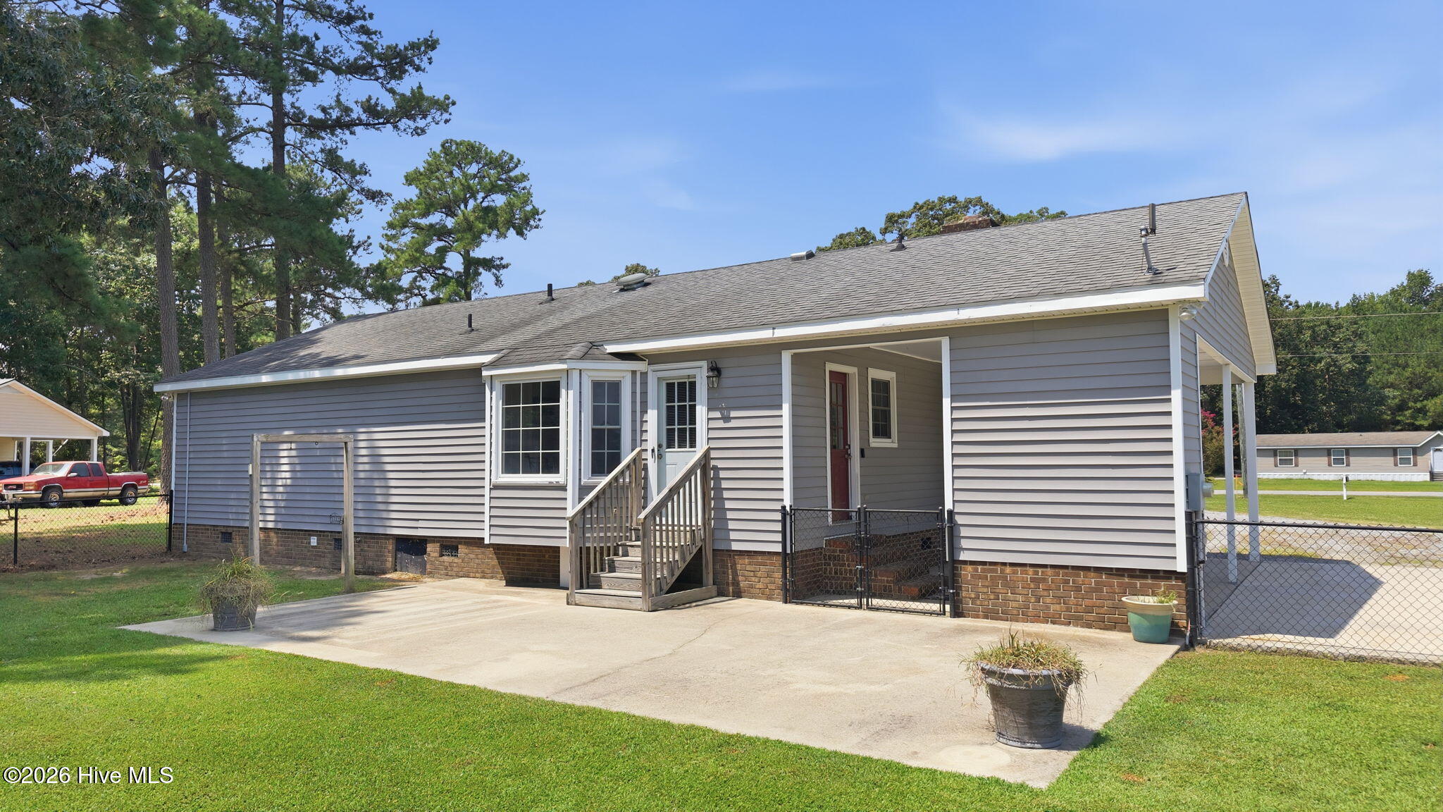 main property photo 13