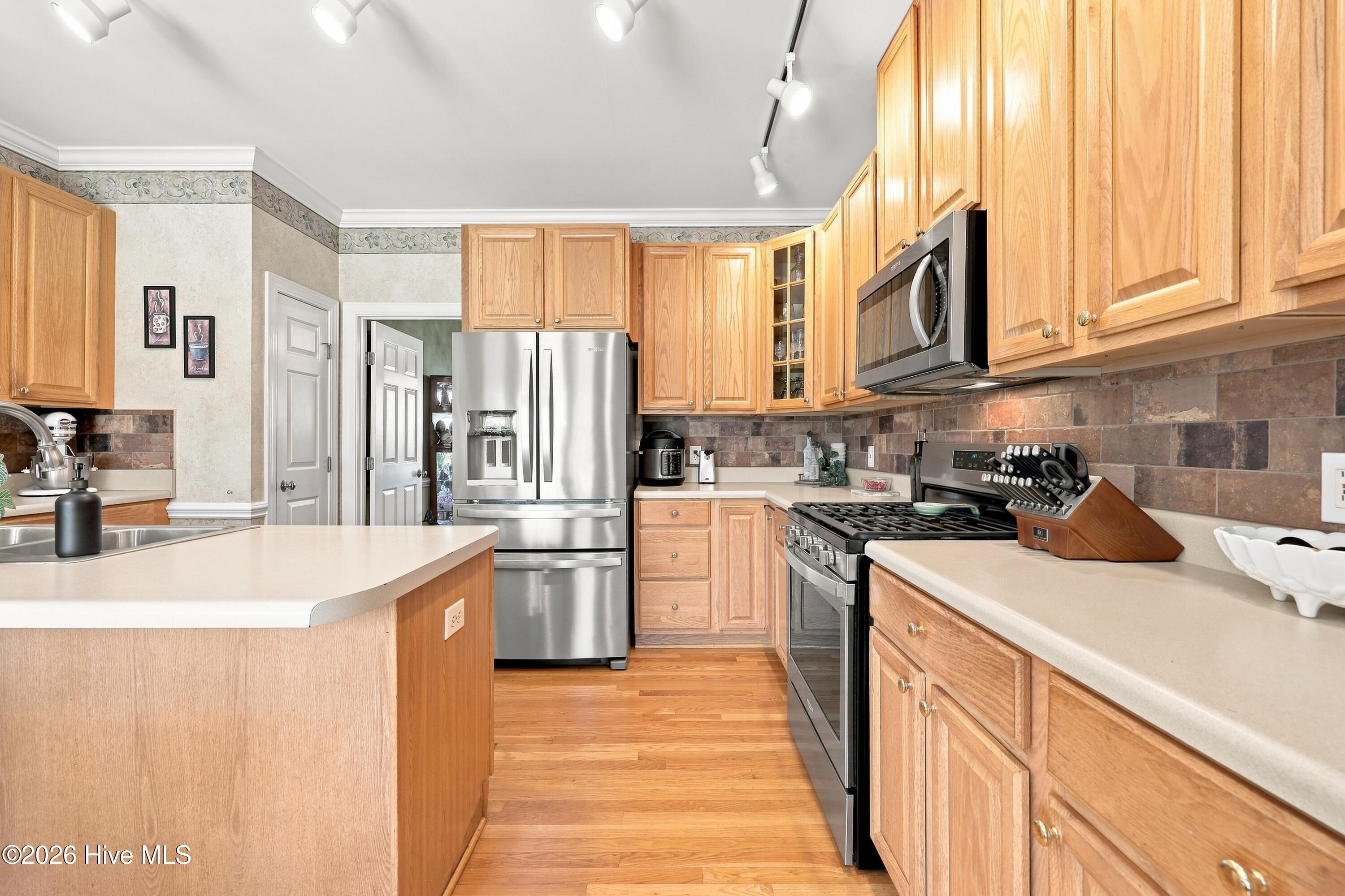 main property photo 13