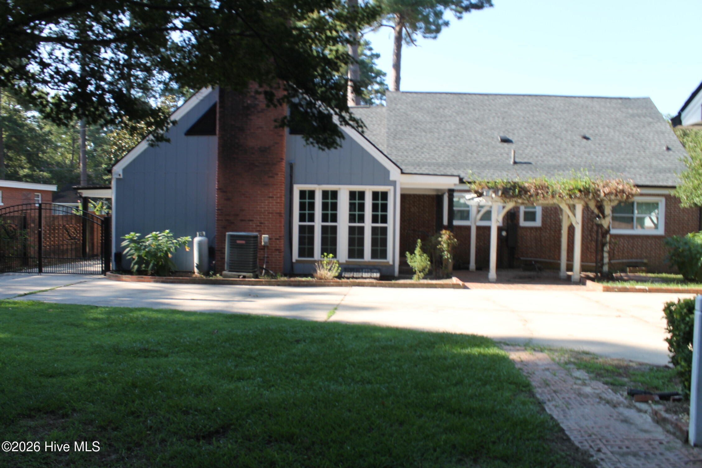 main property photo 9
