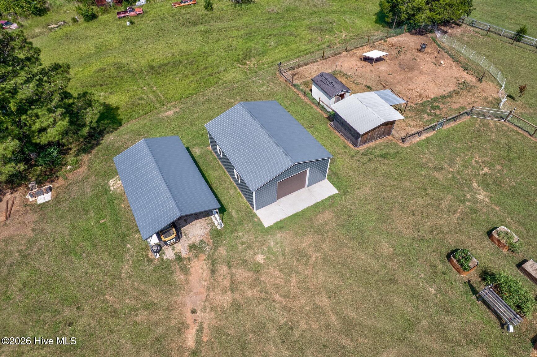 main property photo 40