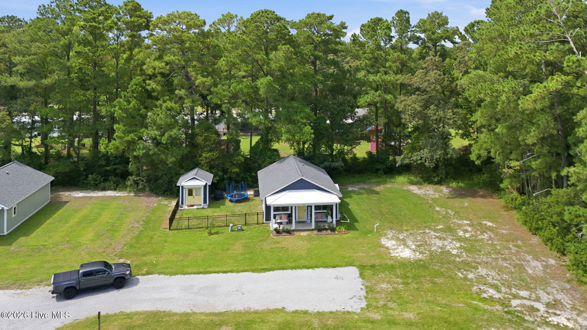 main property photo 40